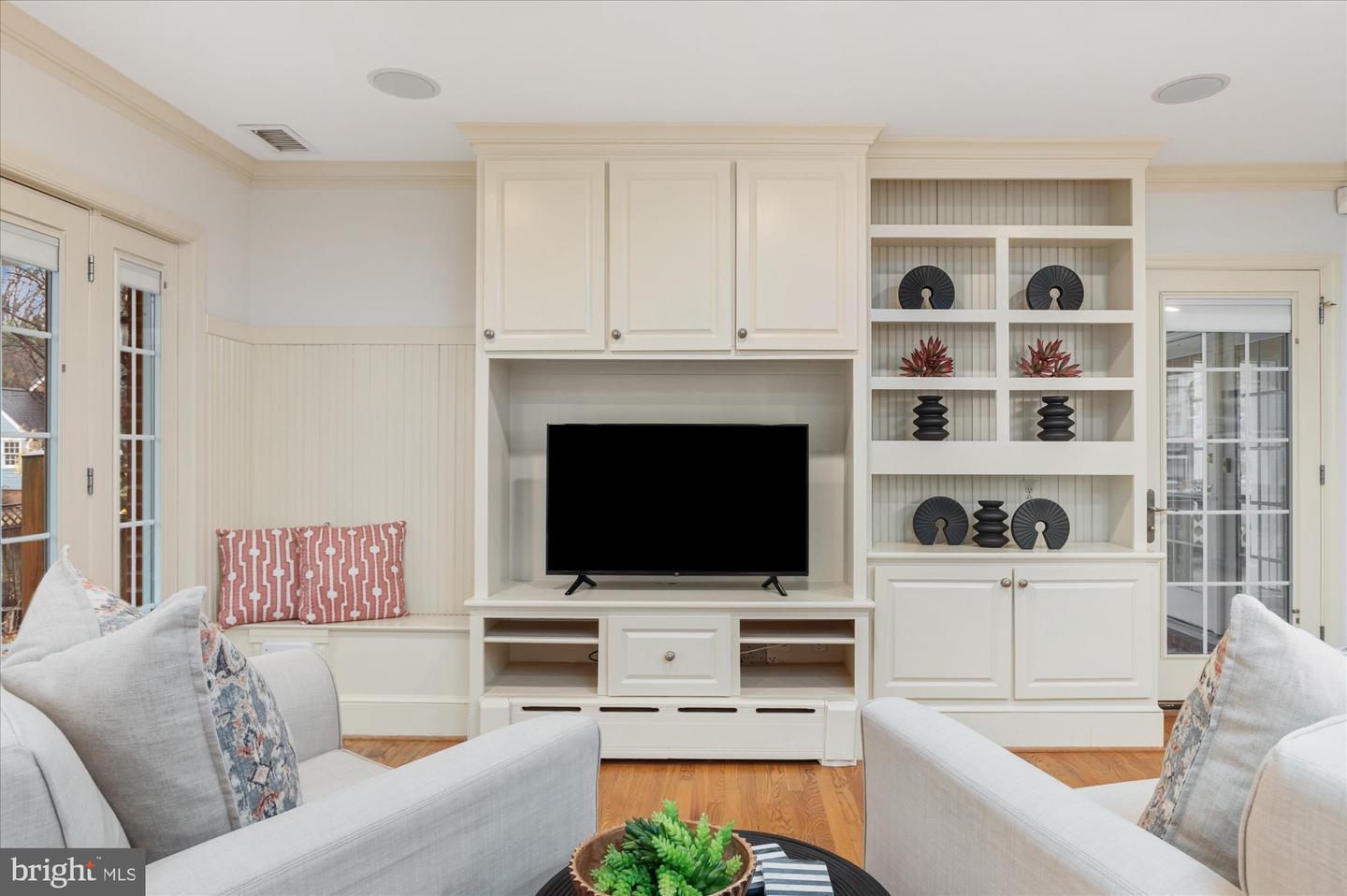 1503 N JEFFERSON ST, ARLINGTON, Virginia 22205, 6 Bedrooms Bedrooms, ,3 BathroomsBathrooms,Residential,For sale,1503 N JEFFERSON ST,VAAR2065452 MLS # VAAR2065452