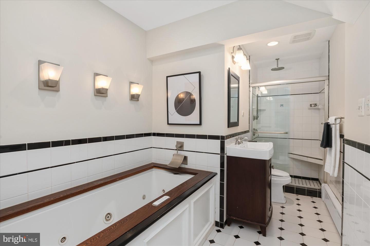 1503 N JEFFERSON ST, ARLINGTON, Virginia 22205, 6 Bedrooms Bedrooms, ,3 BathroomsBathrooms,Residential,For sale,1503 N JEFFERSON ST,VAAR2065452 MLS # VAAR2065452