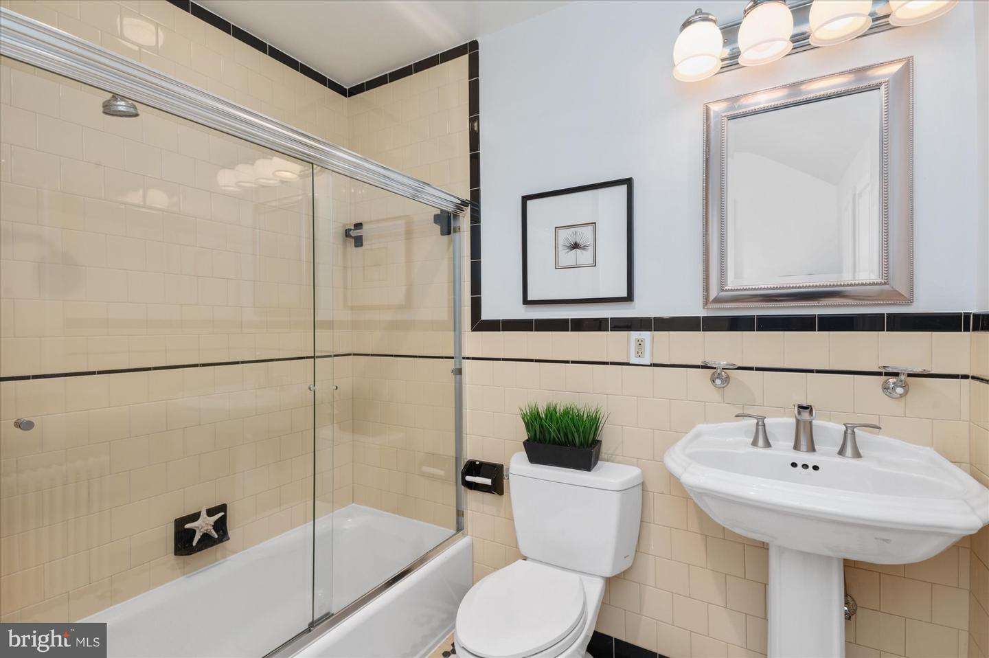 1503 N JEFFERSON ST, ARLINGTON, Virginia 22205, 6 Bedrooms Bedrooms, ,3 BathroomsBathrooms,Residential,For sale,1503 N JEFFERSON ST,VAAR2065452 MLS # VAAR2065452