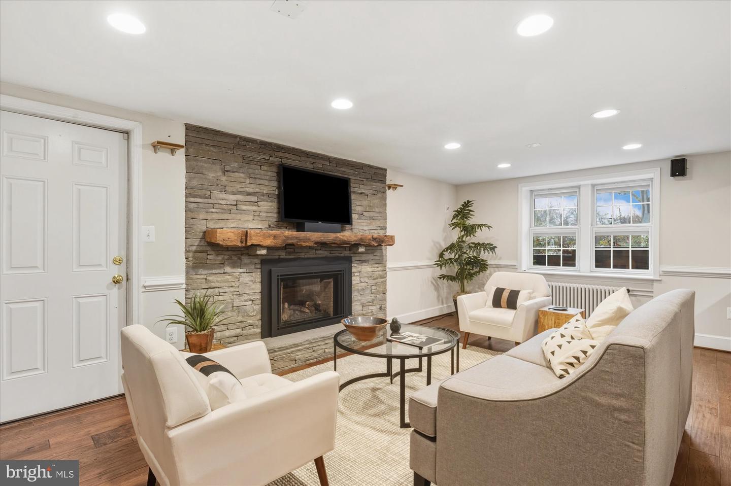 1503 N JEFFERSON ST, ARLINGTON, Virginia 22205, 6 Bedrooms Bedrooms, ,3 BathroomsBathrooms,Residential,For sale,1503 N JEFFERSON ST,VAAR2065452 MLS # VAAR2065452