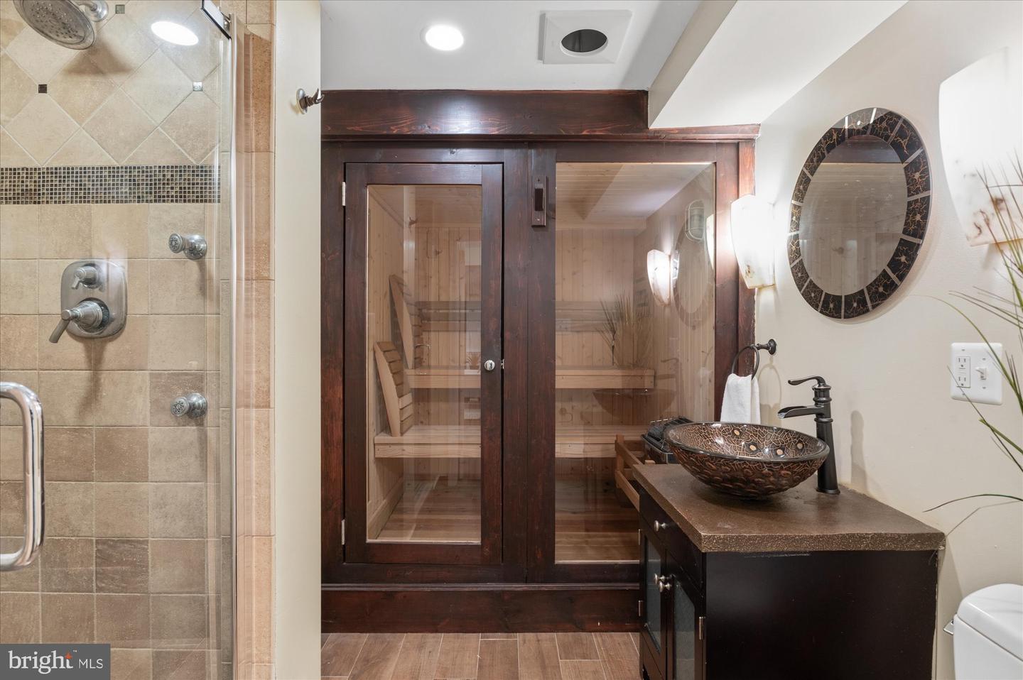 1503 N JEFFERSON ST, ARLINGTON, Virginia 22205, 6 Bedrooms Bedrooms, ,3 BathroomsBathrooms,Residential,For sale,1503 N JEFFERSON ST,VAAR2065452 MLS # VAAR2065452