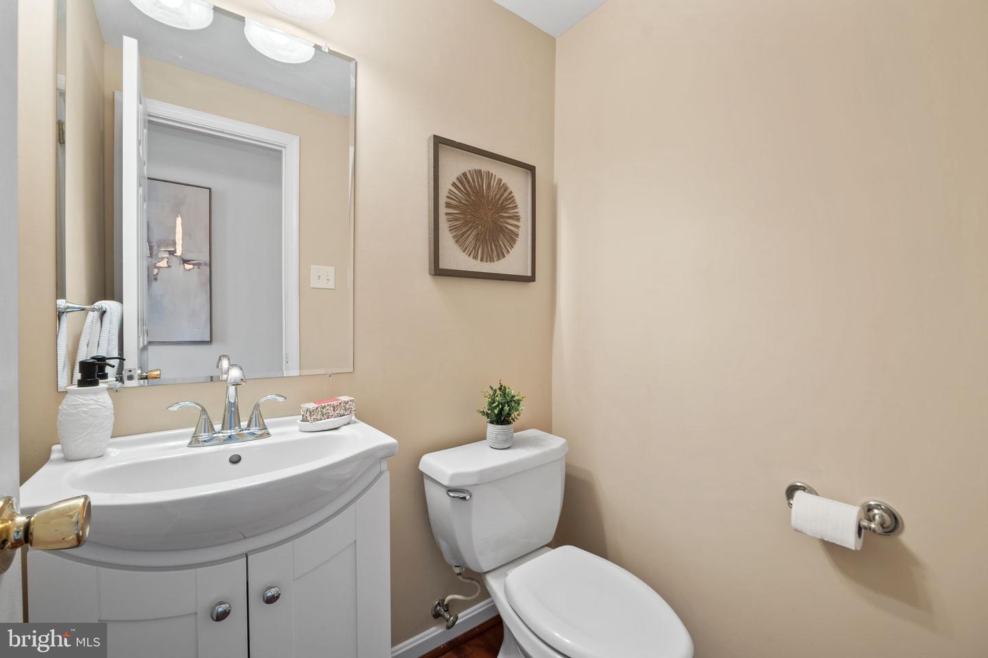 2010 FREEDOM LN, FALLS CHURCH, Virginia 22043, 4 Bedrooms Bedrooms, ,2 BathroomsBathrooms,Residential,For sale,2010 FREEDOM LN,VAFX2277592 MLS # VAFX2277592 2010 FREEDOM LN, FALLS CHURCH, Virginia 22043, 4 Bedrooms Bedrooms, ,2 BathroomsBathrooms,Residential,For sale,2010 FREEDOM LN,VAFX2277592 MLS # VAFX2277592