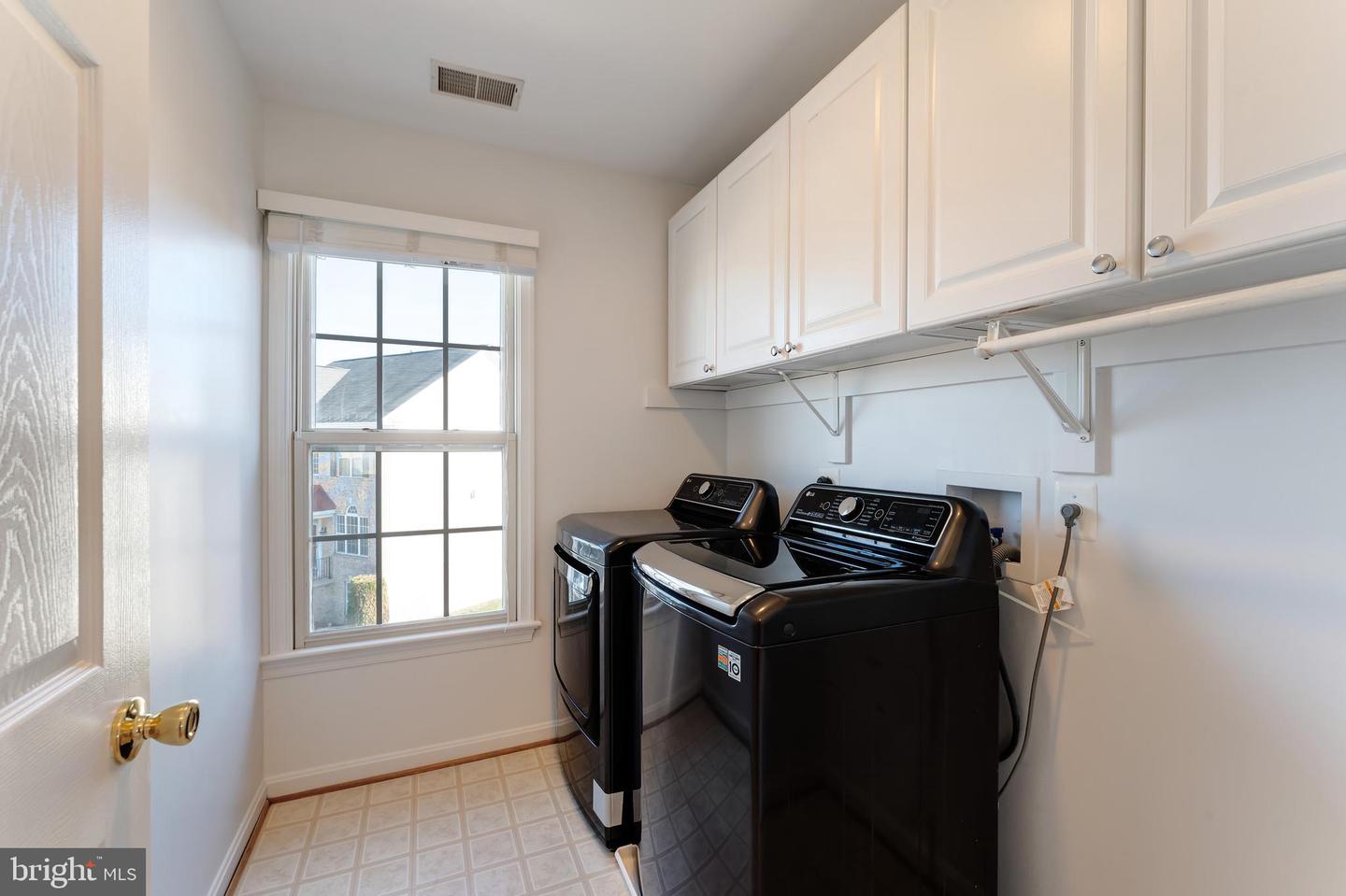 7204 LYNDAM HILL CIR, LORTON, Virginia 22079, 5 Bedrooms Bedrooms, ,3 BathroomsBathrooms,Residential,For sale,7204 LYNDAM HILL CIR,VAFX2279044 MLS # VAFX2279044 7204 LYNDAM HILL CIR, LORTON, Virginia 22079, 5 Bedrooms Bedrooms, ,3 BathroomsBathrooms,Residential,For sale,7204 LYNDAM HILL CIR,VAFX2279044 MLS # VAFX2279044