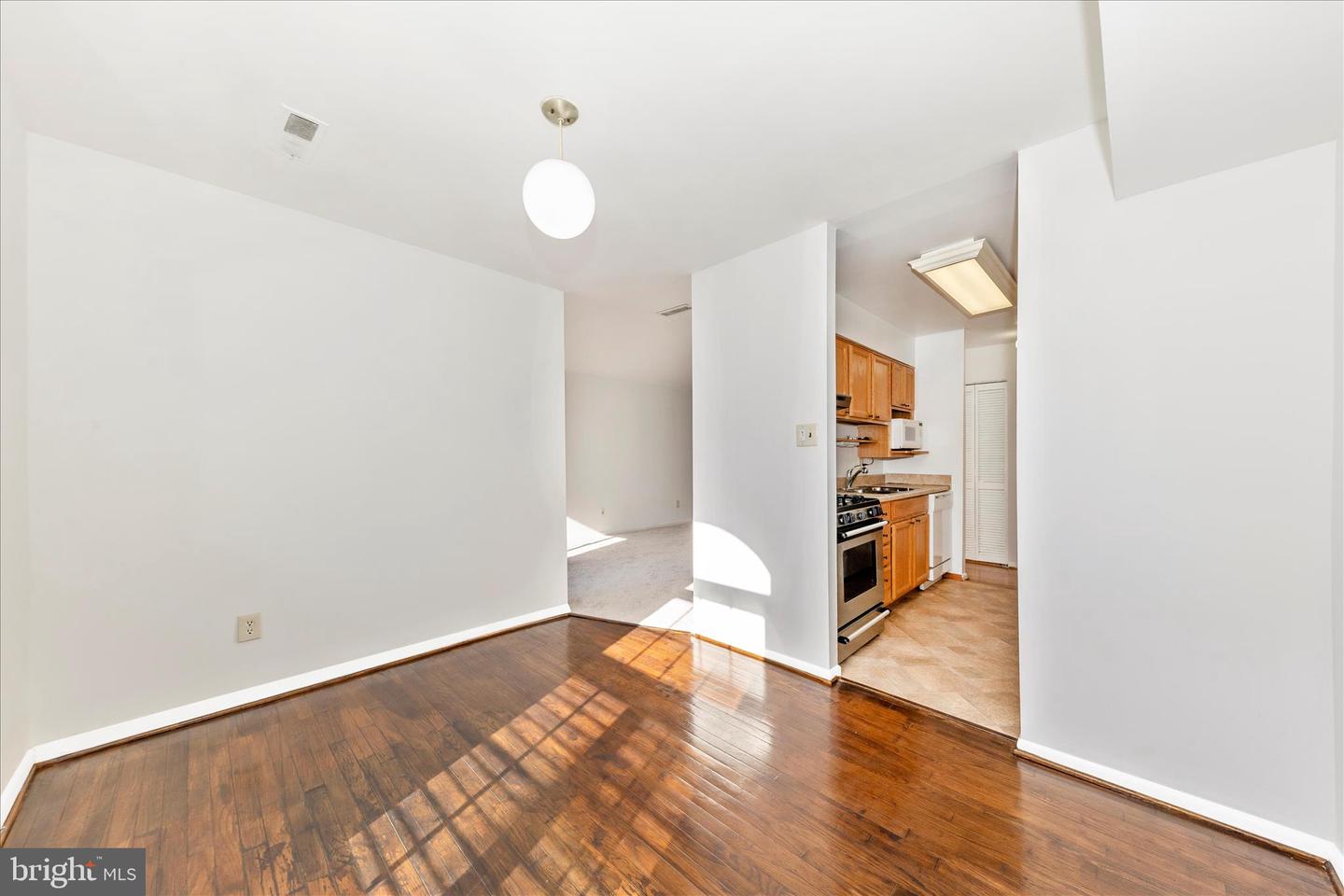 3316 WOODBURN VILLAGE DR #12, ANNANDALE, Virginia 22003, 2 Bedrooms Bedrooms, ,1 BathroomBathrooms,Residential,For sale,3316 WOODBURN VILLAGE DR #12,VAFX2279220 MLS # VAFX2279220