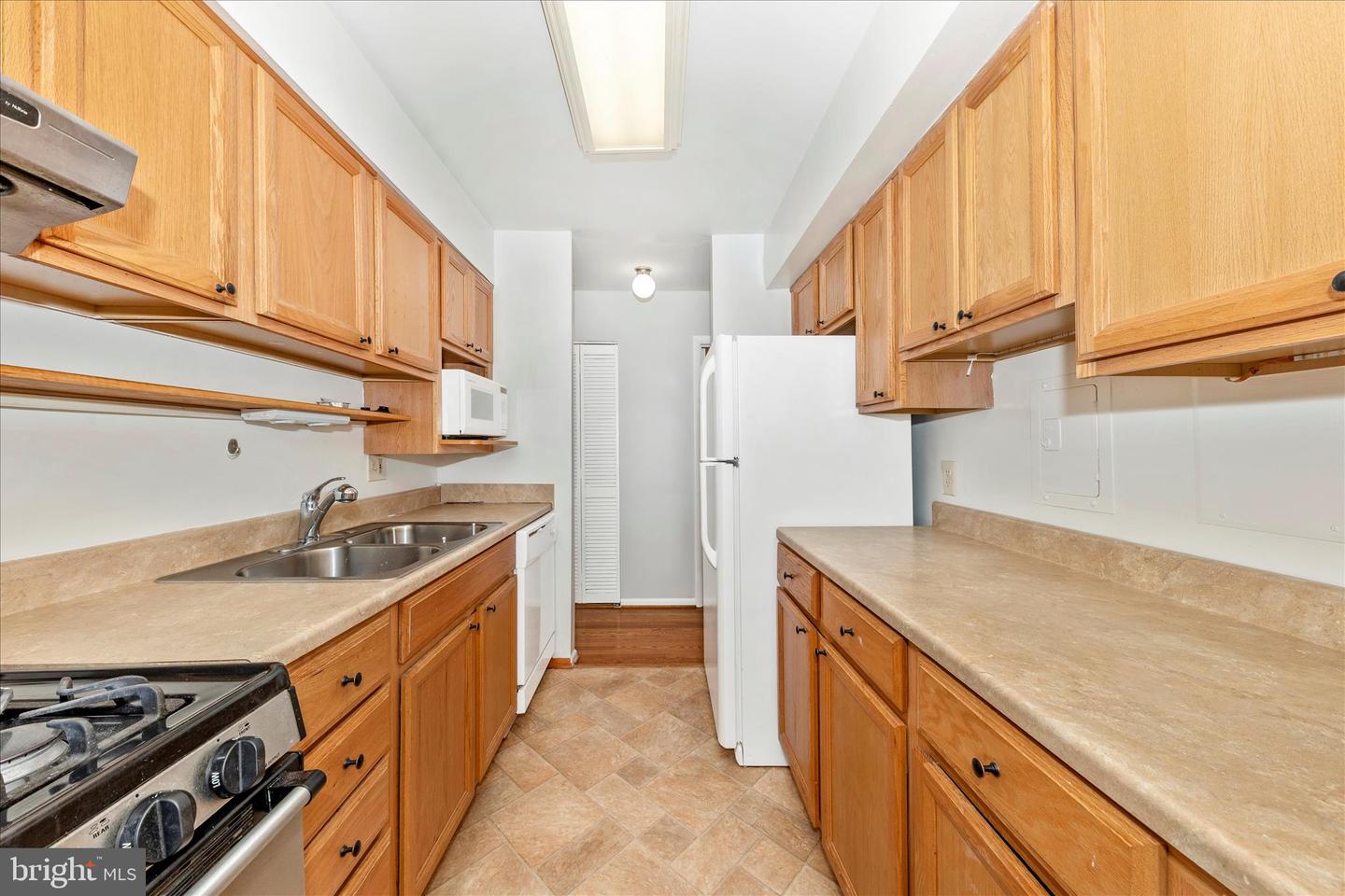 3316 WOODBURN VILLAGE DR #12, ANNANDALE, Virginia 22003, 2 Bedrooms Bedrooms, ,1 BathroomBathrooms,Residential,For sale,3316 WOODBURN VILLAGE DR #12,VAFX2279220 MLS # VAFX2279220