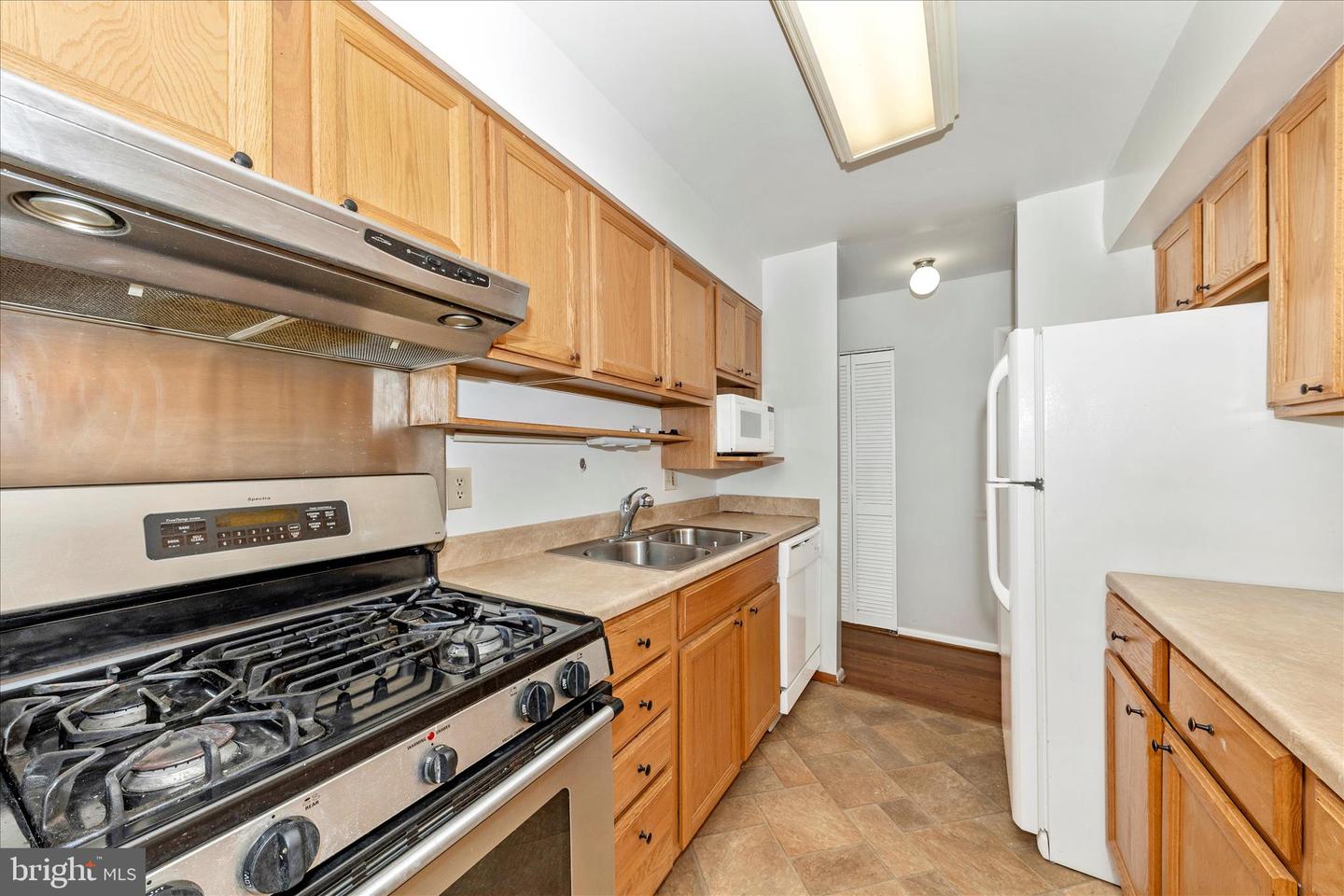 3316 WOODBURN VILLAGE DR #12, ANNANDALE, Virginia 22003, 2 Bedrooms Bedrooms, ,1 BathroomBathrooms,Residential,For sale,3316 WOODBURN VILLAGE DR #12,VAFX2279220 MLS # VAFX2279220