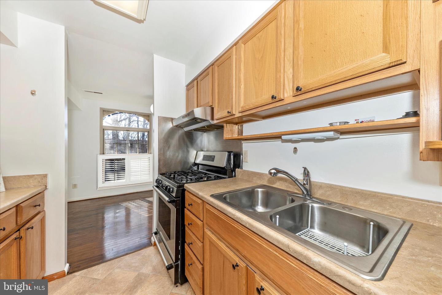 3316 WOODBURN VILLAGE DR #12, ANNANDALE, Virginia 22003, 2 Bedrooms Bedrooms, ,1 BathroomBathrooms,Residential,For sale,3316 WOODBURN VILLAGE DR #12,VAFX2279220 MLS # VAFX2279220