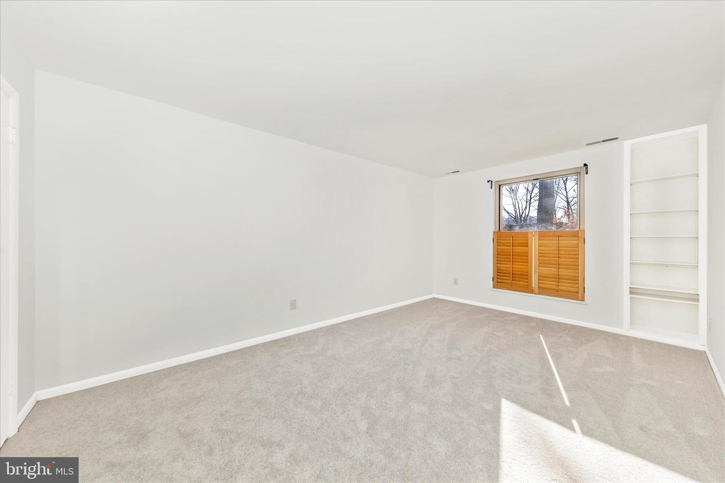 3316 WOODBURN VILLAGE DR #12, ANNANDALE, Virginia 22003, 2 Bedrooms Bedrooms, ,1 BathroomBathrooms,Residential,For sale,3316 WOODBURN VILLAGE DR #12,VAFX2279220 MLS # VAFX2279220