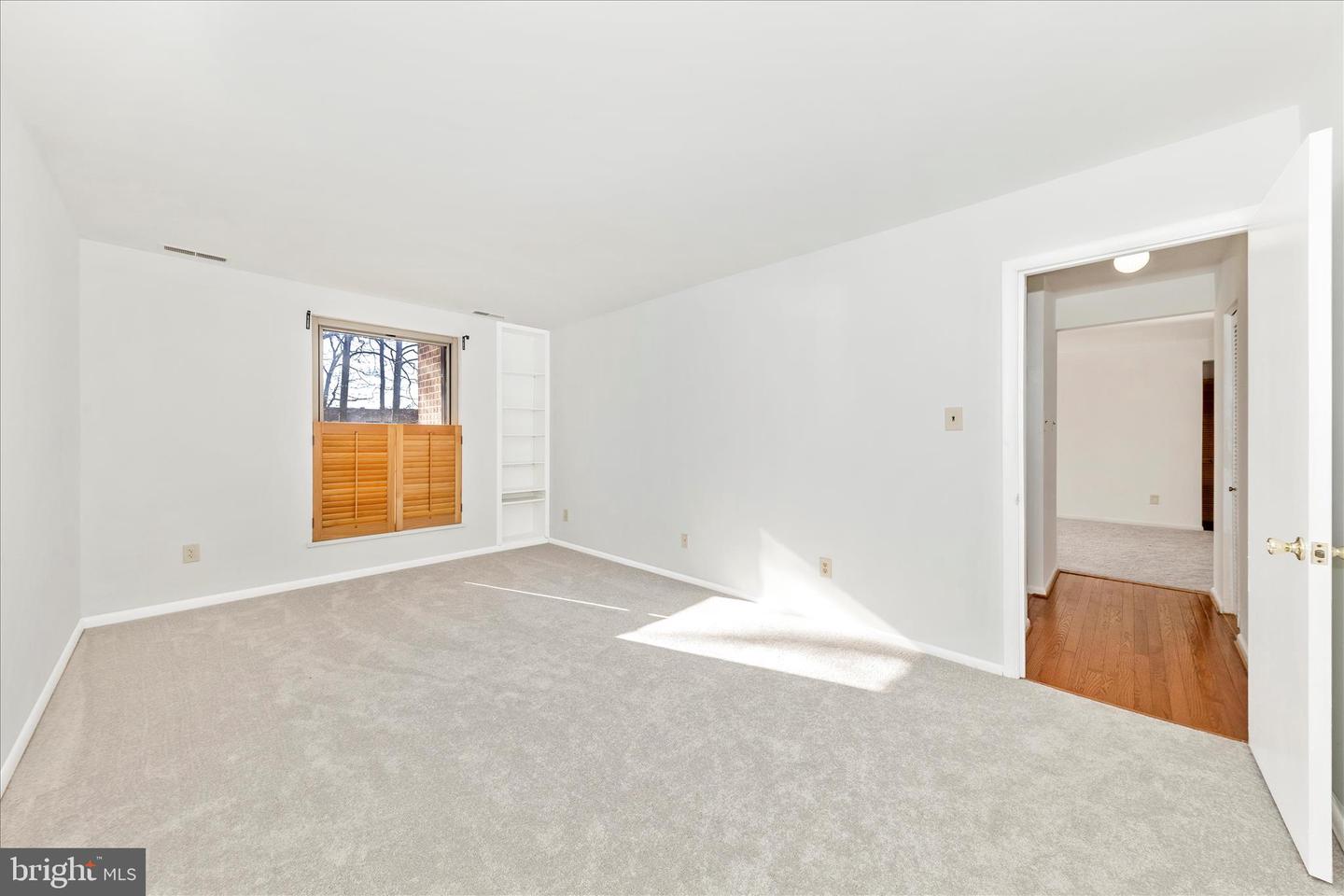 3316 WOODBURN VILLAGE DR #12, ANNANDALE, Virginia 22003, 2 Bedrooms Bedrooms, ,1 BathroomBathrooms,Residential,For sale,3316 WOODBURN VILLAGE DR #12,VAFX2279220 MLS # VAFX2279220