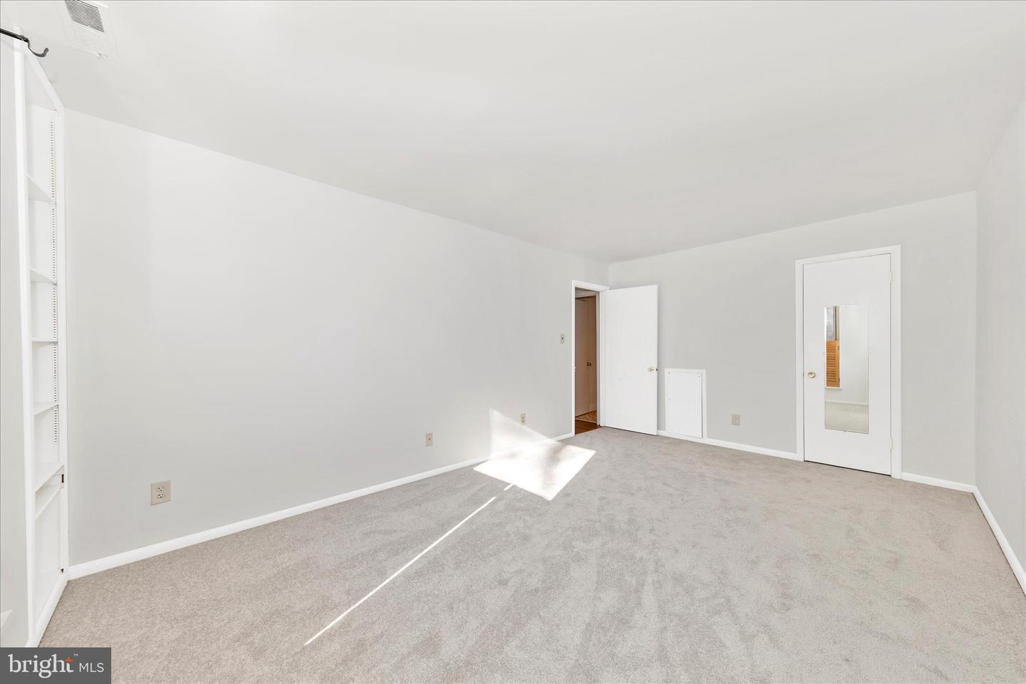 3316 WOODBURN VILLAGE DR #12, ANNANDALE, Virginia 22003, 2 Bedrooms Bedrooms, ,1 BathroomBathrooms,Residential,For sale,3316 WOODBURN VILLAGE DR #12,VAFX2279220 MLS # VAFX2279220