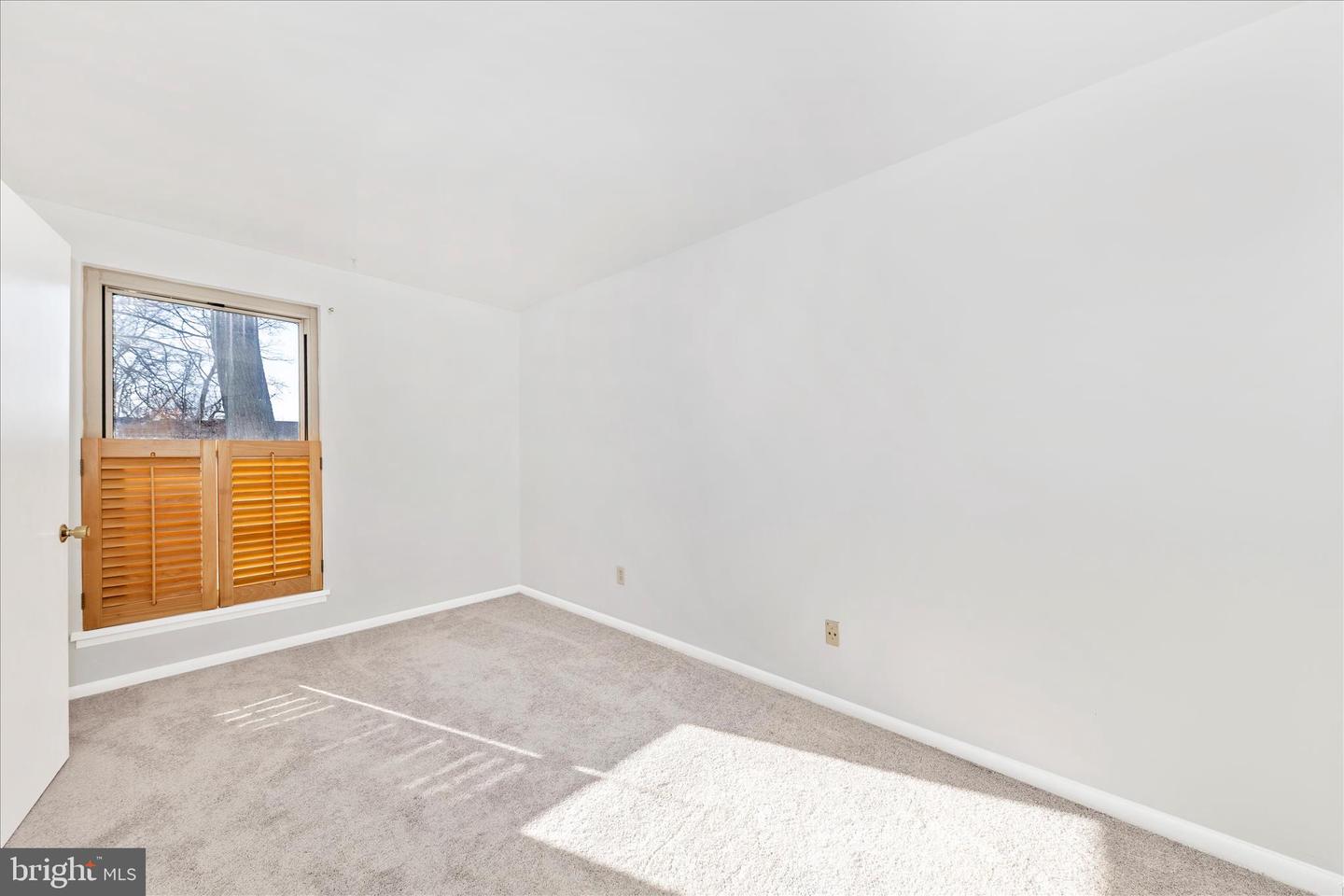 3316 WOODBURN VILLAGE DR #12, ANNANDALE, Virginia 22003, 2 Bedrooms Bedrooms, ,1 BathroomBathrooms,Residential,For sale,3316 WOODBURN VILLAGE DR #12,VAFX2279220 MLS # VAFX2279220