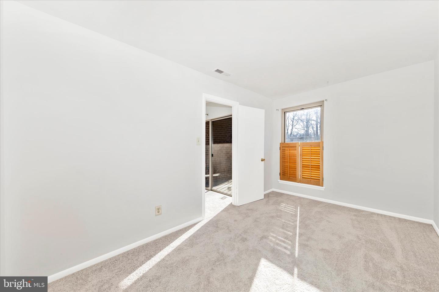 3316 WOODBURN VILLAGE DR #12, ANNANDALE, Virginia 22003, 2 Bedrooms Bedrooms, ,1 BathroomBathrooms,Residential,For sale,3316 WOODBURN VILLAGE DR #12,VAFX2279220 MLS # VAFX2279220