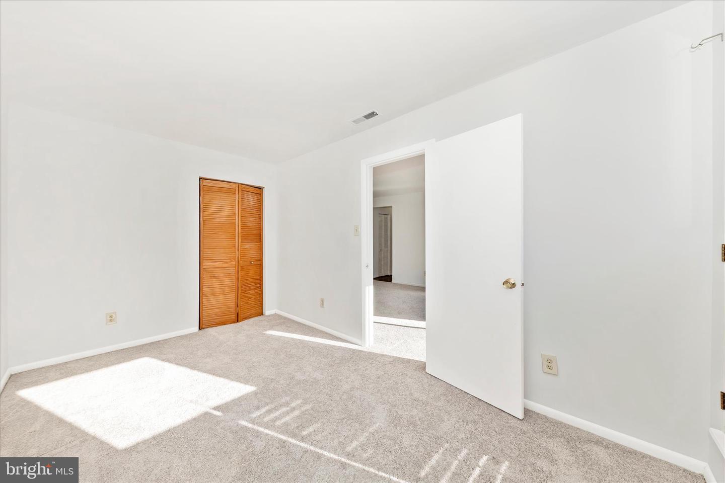 3316 WOODBURN VILLAGE DR #12, ANNANDALE, Virginia 22003, 2 Bedrooms Bedrooms, ,1 BathroomBathrooms,Residential,For sale,3316 WOODBURN VILLAGE DR #12,VAFX2279220 MLS # VAFX2279220