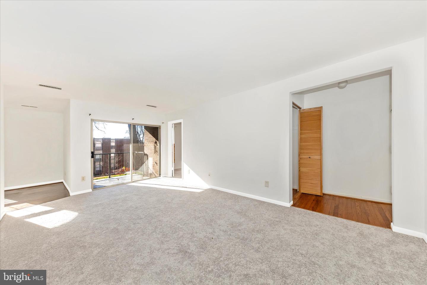 3316 WOODBURN VILLAGE DR #12, ANNANDALE, Virginia 22003, 2 Bedrooms Bedrooms, ,1 BathroomBathrooms,Residential,For sale,3316 WOODBURN VILLAGE DR #12,VAFX2279220 MLS # VAFX2279220