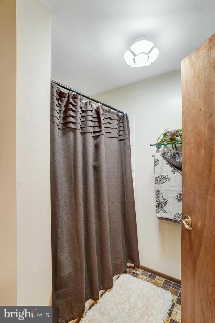 10906 MILLER RD, OAKTON, Virginia 22124, 4 Bedrooms Bedrooms, ,3 BathroomsBathrooms,Residential,For sale,10906 MILLER RD,VAFX2279618 MLS # VAFX2279618 10906 MILLER RD, OAKTON, Virginia 22124, 4 Bedrooms Bedrooms, ,3 BathroomsBathrooms,Residential,For sale,10906 MILLER RD,VAFX2279618 MLS # VAFX2279618