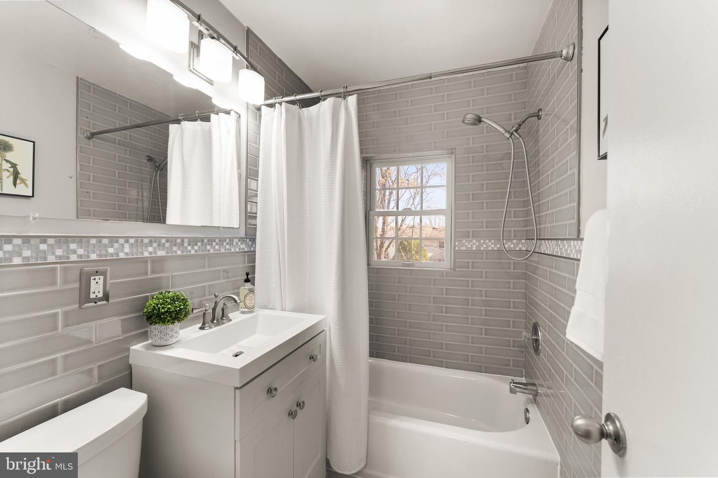 6101 BRIARVIEW CT, ALEXANDRIA, Virginia 22310, 3 Bedrooms Bedrooms, ,2 BathroomsBathrooms,Residential,For sale,6101 BRIARVIEW CT,VAFX2279628 MLS # VAFX2279628