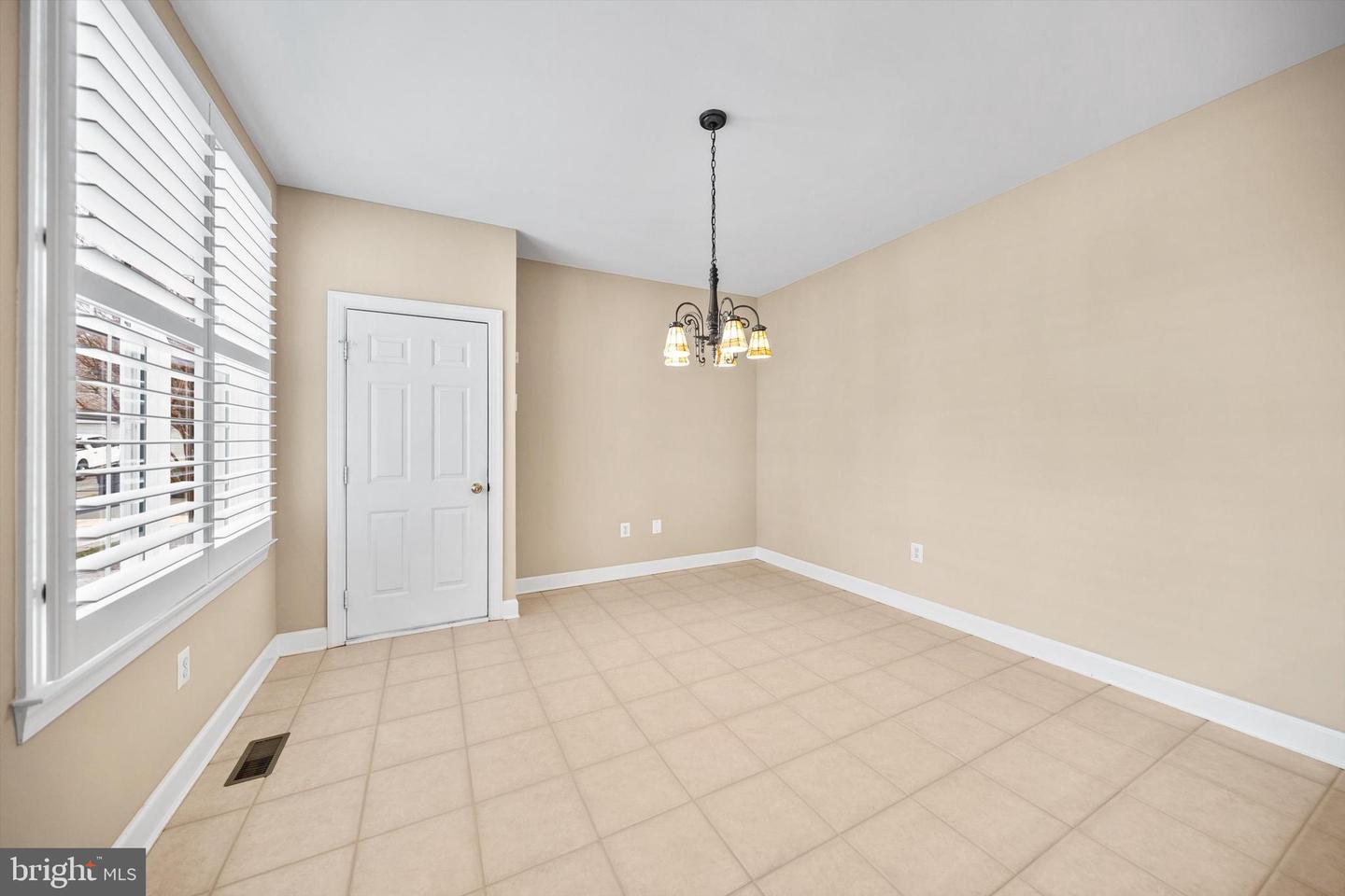 18426 LANIER ISLAND SQ, LEESBURG, Virginia 20176, 3 Bedrooms Bedrooms, ,2 BathroomsBathrooms,Residential,For sale,18426 LANIER ISLAND SQ,VALO2111386 MLS # VALO2111386