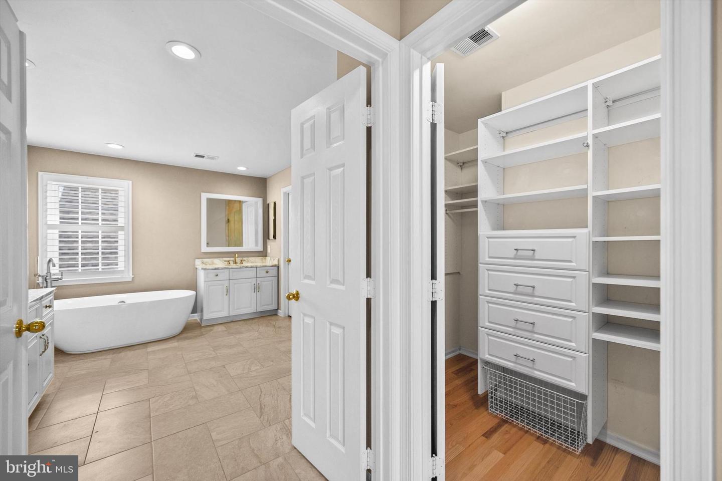 18426 LANIER ISLAND SQ, LEESBURG, Virginia 20176, 3 Bedrooms Bedrooms, ,2 BathroomsBathrooms,Residential,For sale,18426 LANIER ISLAND SQ,VALO2111386 MLS # VALO2111386