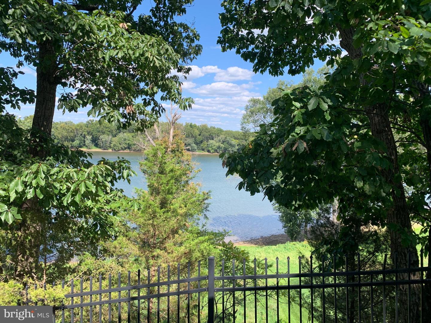 18426 LANIER ISLAND SQ, LEESBURG, Virginia 20176, 3 Bedrooms Bedrooms, ,2 BathroomsBathrooms,Residential,For sale,18426 LANIER ISLAND SQ,VALO2111386 MLS # VALO2111386