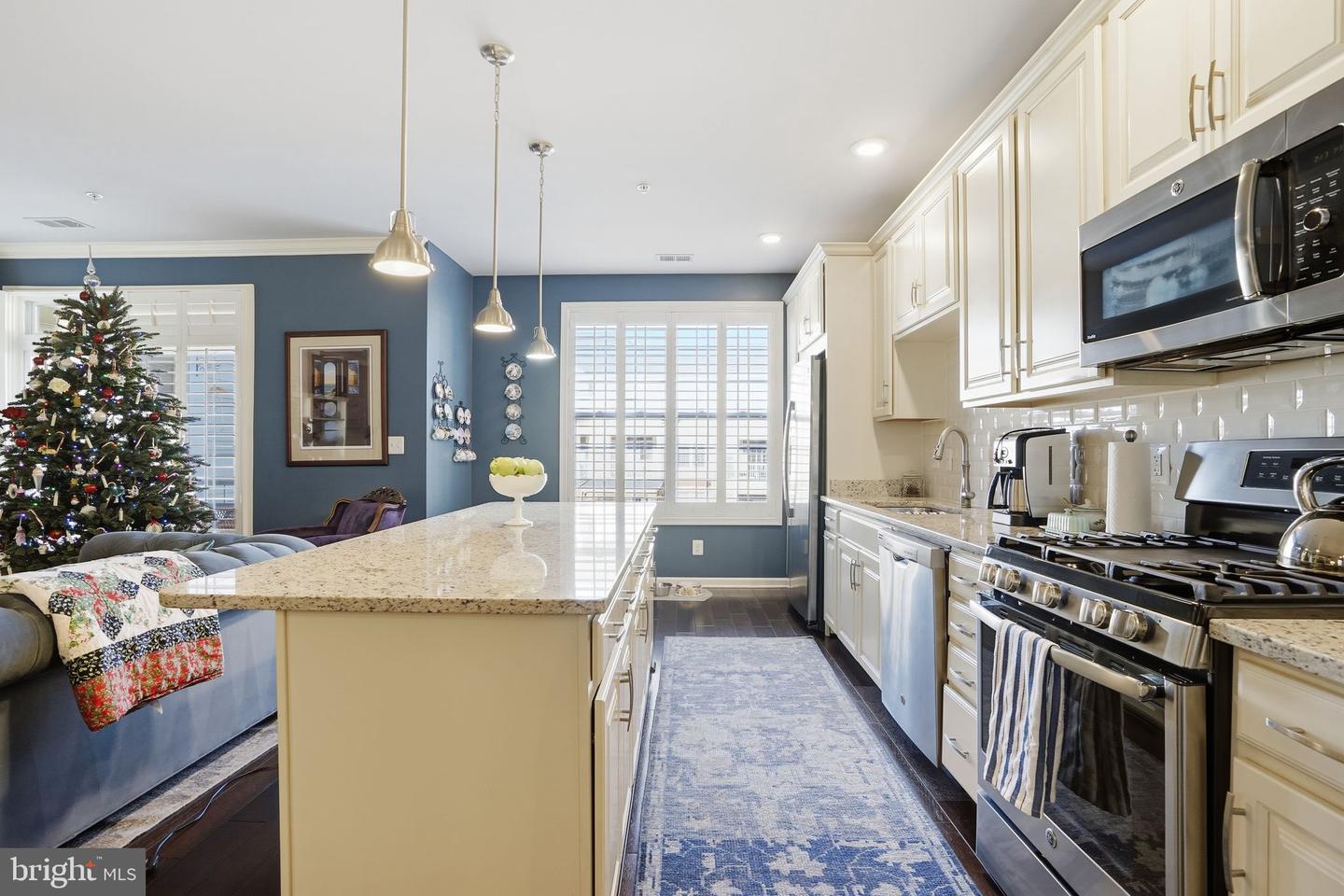 43031 FOXTRAIL WOODS TER #103, ASHBURN, Virginia 20148, 2 Bedrooms Bedrooms, ,2 BathroomsBathrooms,Residential,For sale,43031 FOXTRAIL WOODS TER #103,VALO2111432 MLS # VALO2111432