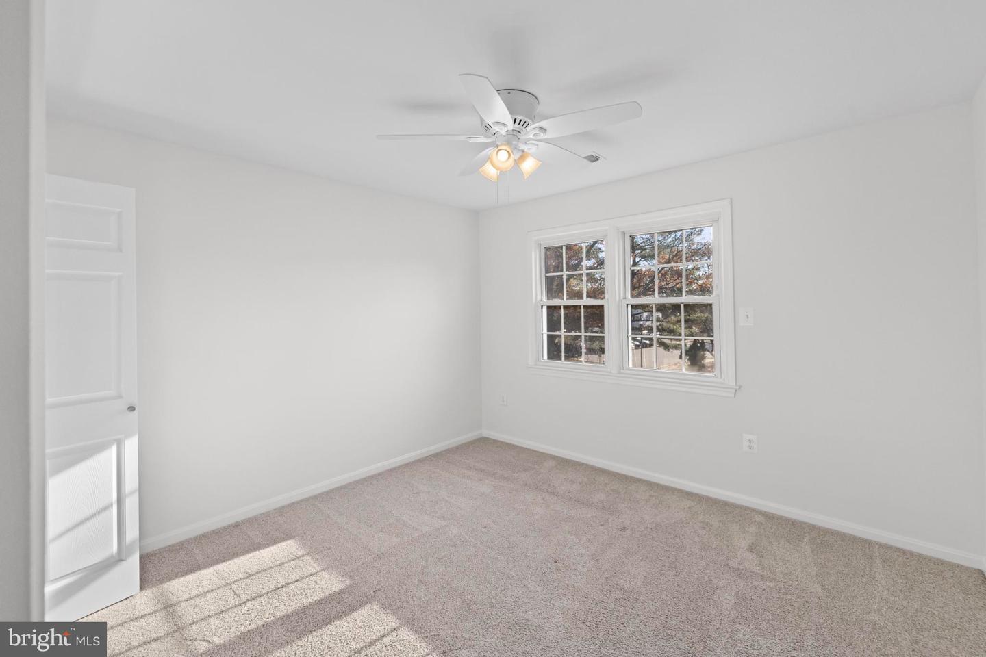 359 LINDEN CT, HERNDON, Virginia 20170, 3 Bedrooms Bedrooms, 11 Rooms Rooms,2 BathroomsBathrooms,Residential,For sale,359 LINDEN CT,VAFX2280022 MLS # VAFX2280022