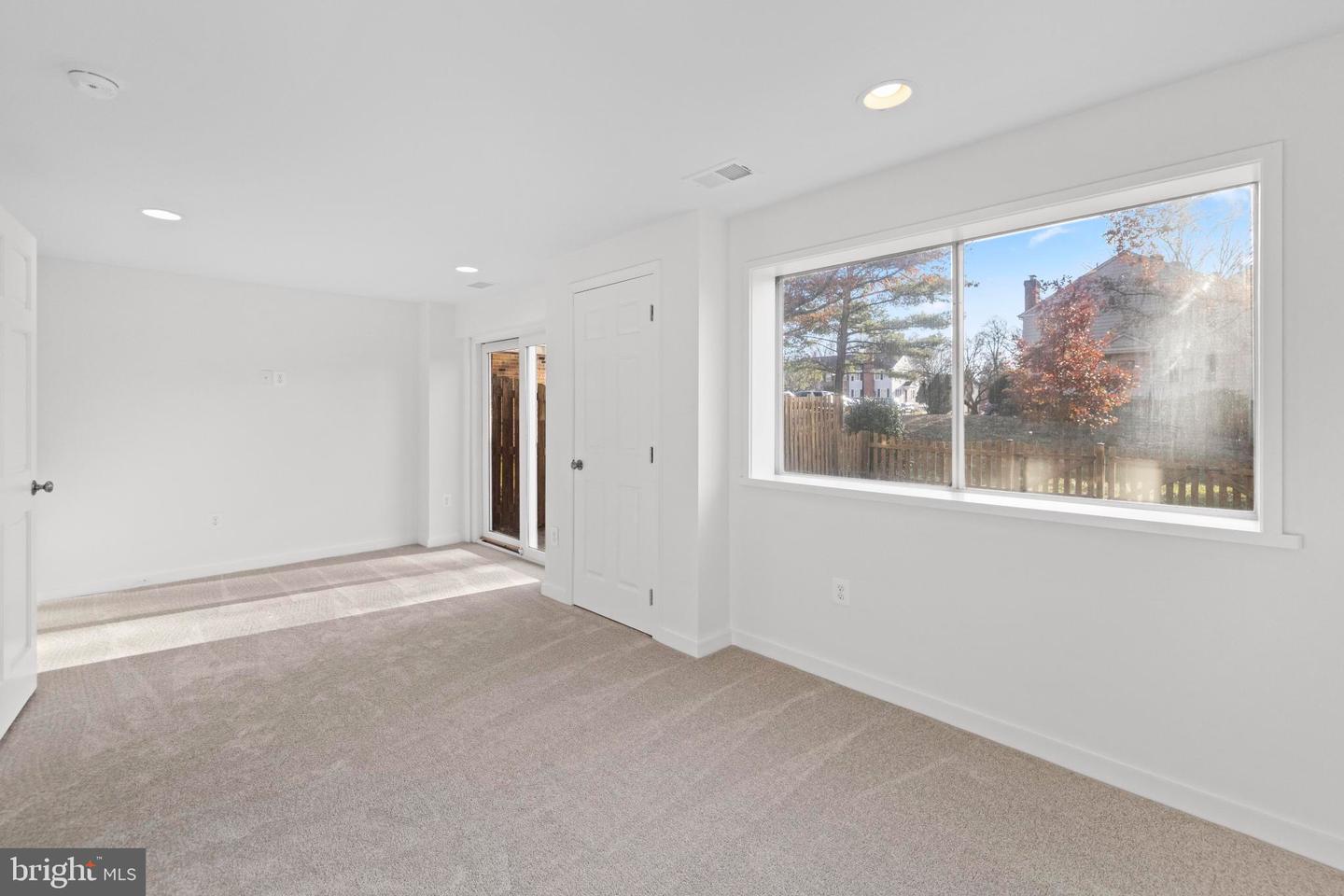 359 LINDEN CT, HERNDON, Virginia 20170, 3 Bedrooms Bedrooms, 11 Rooms Rooms,2 BathroomsBathrooms,Residential,For sale,359 LINDEN CT,VAFX2280022 MLS # VAFX2280022