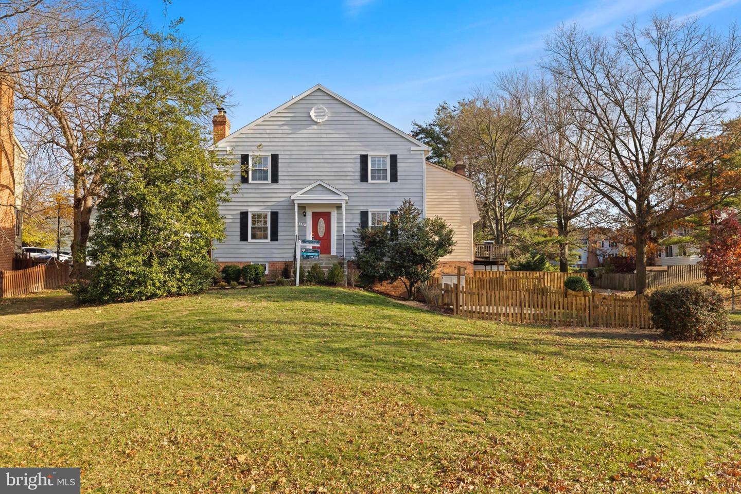 359 LINDEN CT, HERNDON, Virginia 20170, 3 Bedrooms Bedrooms, 11 Rooms Rooms,2 BathroomsBathrooms,Residential,For sale,359 LINDEN CT,VAFX2280022 MLS # VAFX2280022