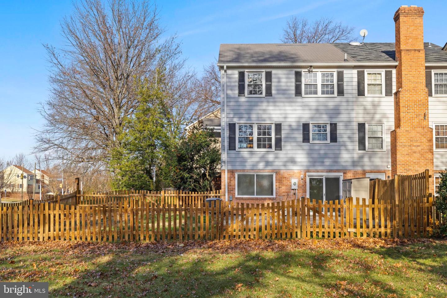 359 LINDEN CT, HERNDON, Virginia 20170, 3 Bedrooms Bedrooms, 11 Rooms Rooms,2 BathroomsBathrooms,Residential,For sale,359 LINDEN CT,VAFX2280022 MLS # VAFX2280022