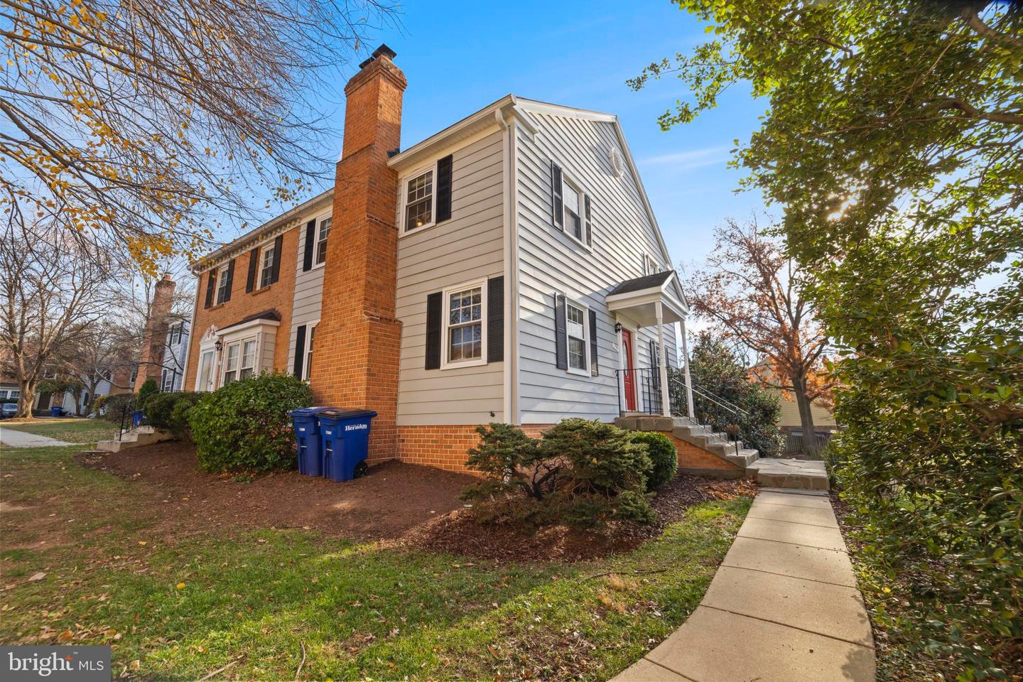 359 LINDEN CT, HERNDON, Virginia 20170, 3 Bedrooms Bedrooms, 11 Rooms Rooms,2 BathroomsBathrooms,Residential,For sale,359 LINDEN CT,VAFX2280022 MLS # VAFX2280022