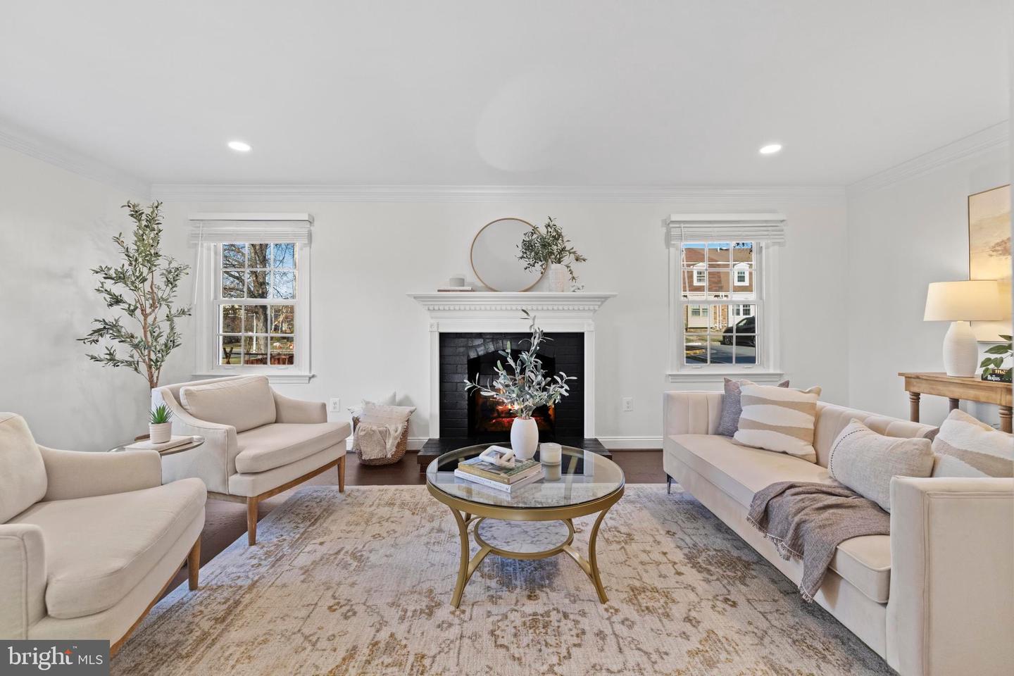 359 LINDEN CT, HERNDON, Virginia 20170, 3 Bedrooms Bedrooms, 11 Rooms Rooms,2 BathroomsBathrooms,Residential,For sale,359 LINDEN CT,VAFX2280022 MLS # VAFX2280022