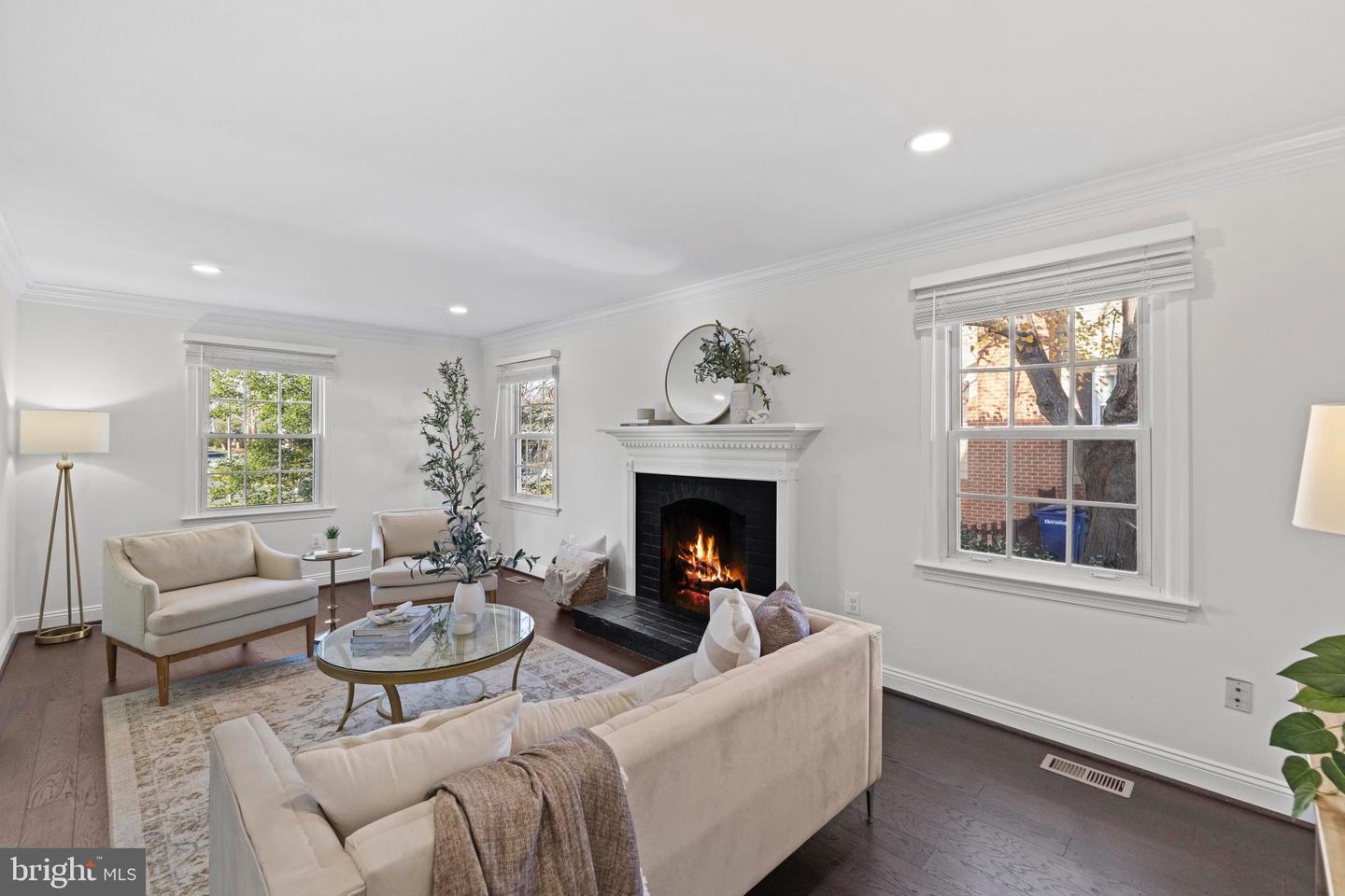 359 LINDEN CT, HERNDON, Virginia 20170, 3 Bedrooms Bedrooms, 11 Rooms Rooms,2 BathroomsBathrooms,Residential,For sale,359 LINDEN CT,VAFX2280022 MLS # VAFX2280022