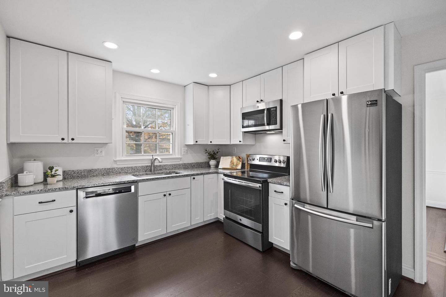 359 LINDEN CT, HERNDON, Virginia 20170, 3 Bedrooms Bedrooms, 11 Rooms Rooms,2 BathroomsBathrooms,Residential,For sale,359 LINDEN CT,VAFX2280022 MLS # VAFX2280022