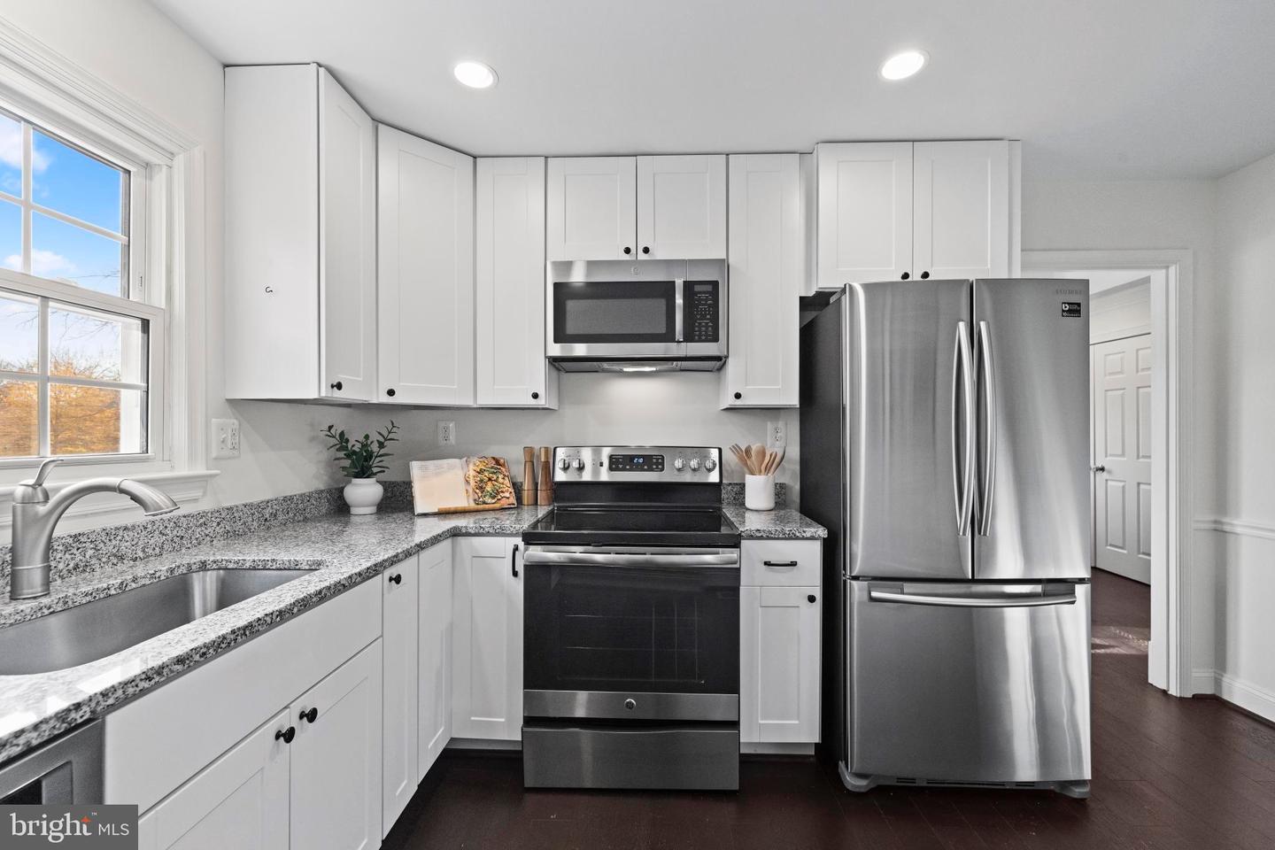 359 LINDEN CT, HERNDON, Virginia 20170, 3 Bedrooms Bedrooms, 11 Rooms Rooms,2 BathroomsBathrooms,Residential,For sale,359 LINDEN CT,VAFX2280022 MLS # VAFX2280022