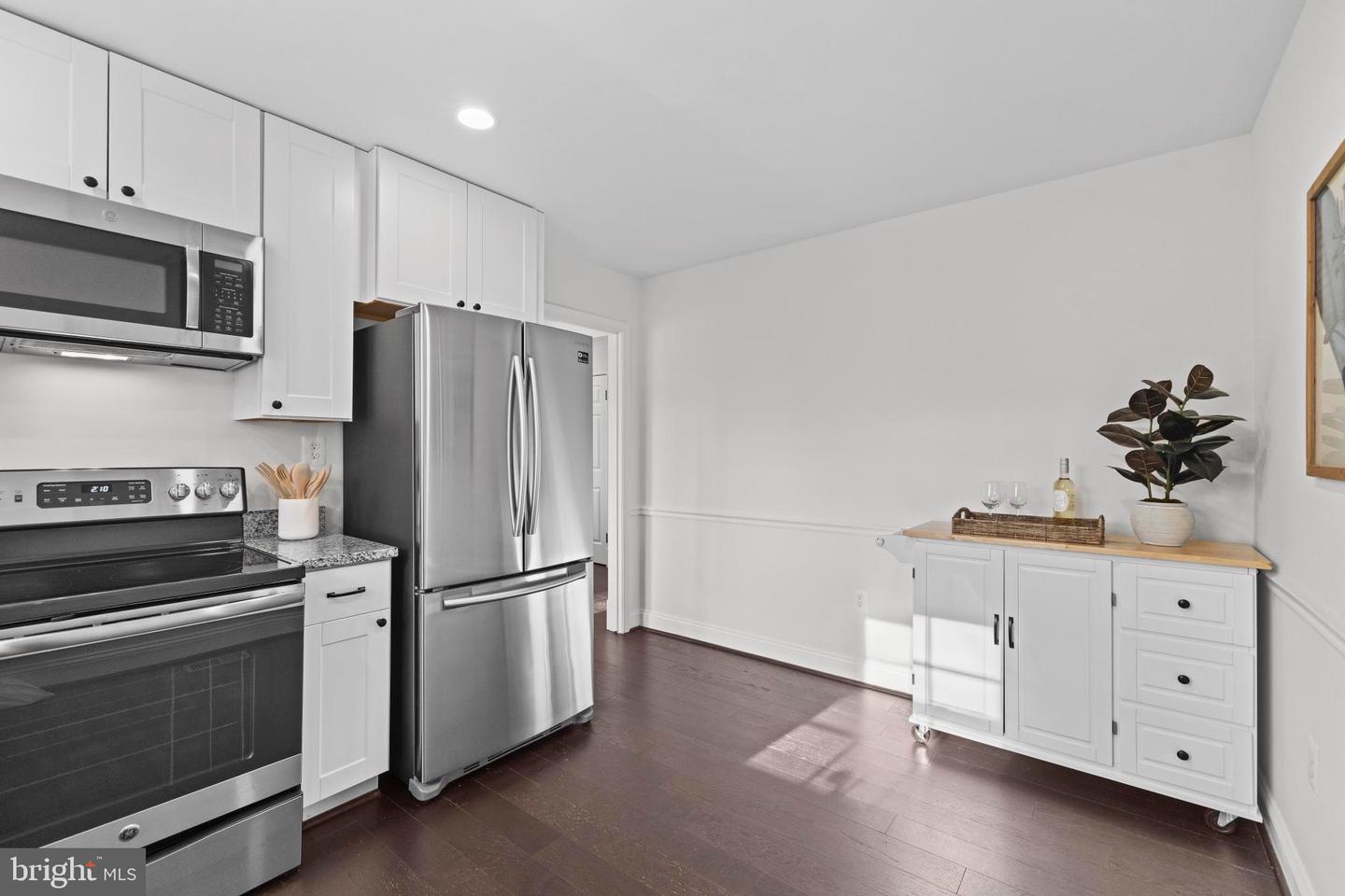 359 LINDEN CT, HERNDON, Virginia 20170, 3 Bedrooms Bedrooms, 11 Rooms Rooms,2 BathroomsBathrooms,Residential,For sale,359 LINDEN CT,VAFX2280022 MLS # VAFX2280022