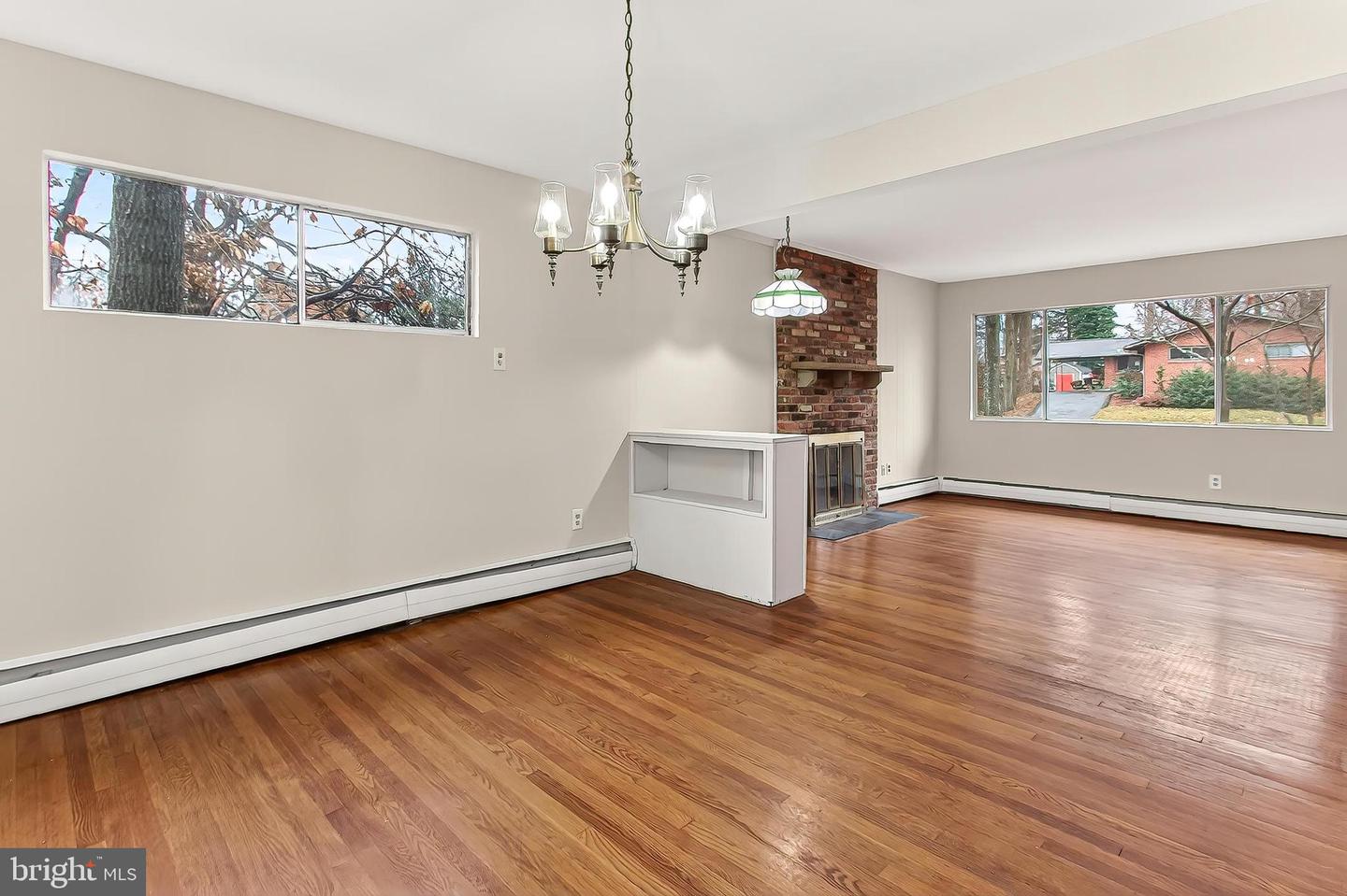 10118 SPRING LAKE TER, FAIRFAX, Virginia 22030, 5 Bedrooms Bedrooms, ,3 BathroomsBathrooms,Residential,For sale,10118 SPRING LAKE TER,VAFC2007504 MLS # VAFC2007504