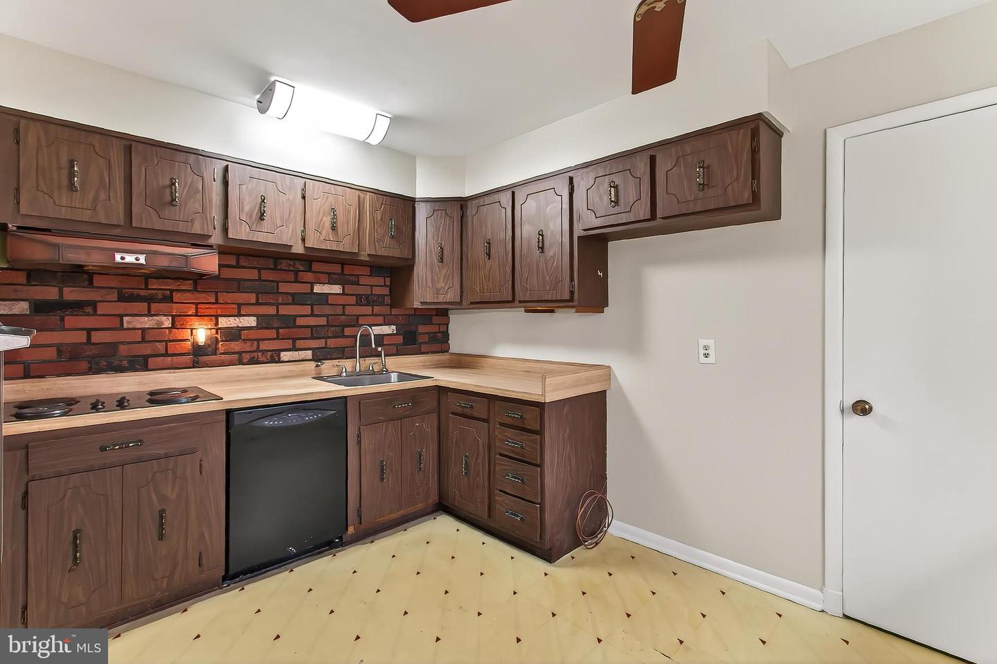 10118 SPRING LAKE TER, FAIRFAX, Virginia 22030, 5 Bedrooms Bedrooms, ,3 BathroomsBathrooms,Residential,For sale,10118 SPRING LAKE TER,VAFC2007504 MLS # VAFC2007504