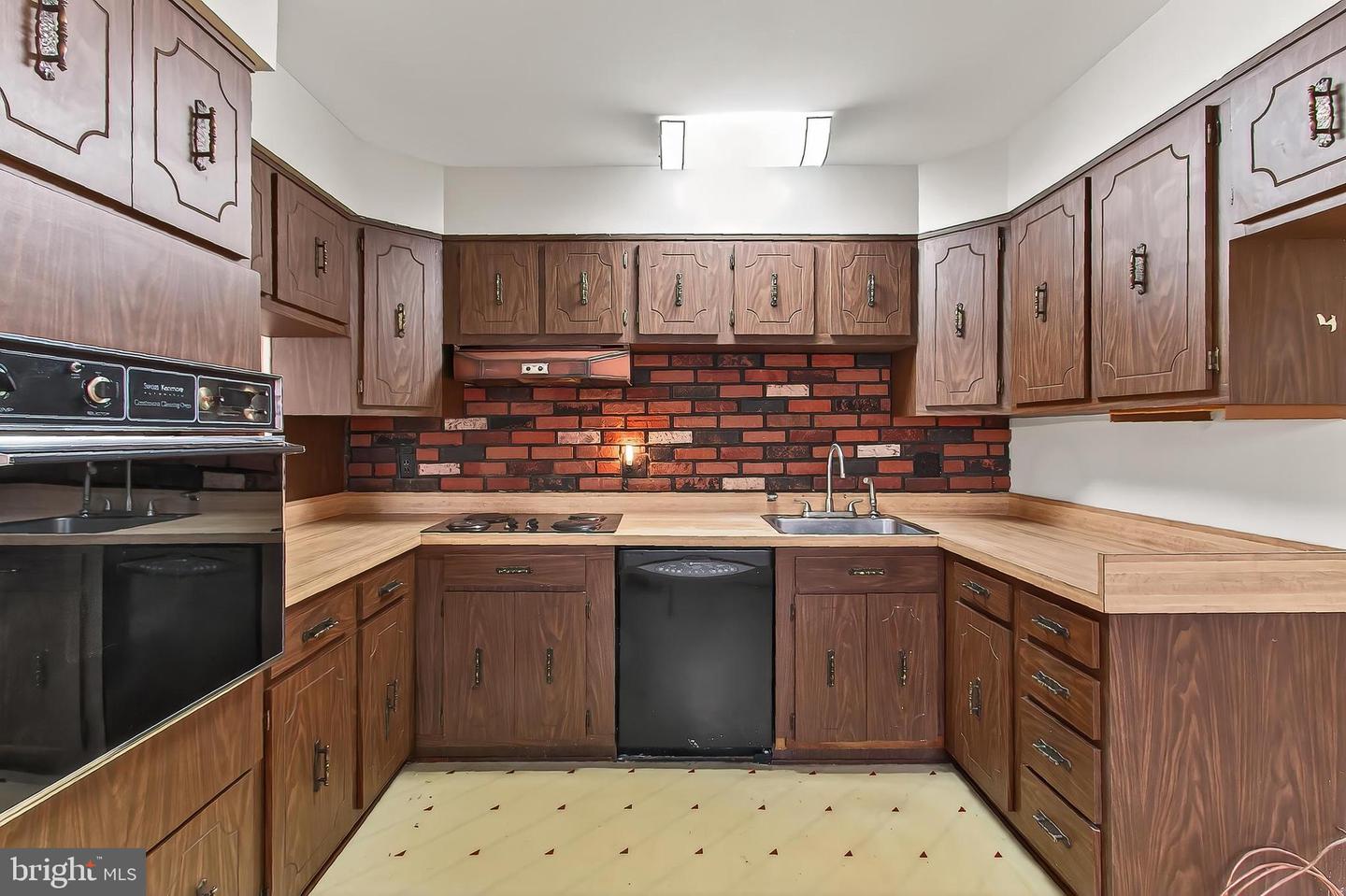 10118 SPRING LAKE TER, FAIRFAX, Virginia 22030, 5 Bedrooms Bedrooms, ,3 BathroomsBathrooms,Residential,For sale,10118 SPRING LAKE TER,VAFC2007504 MLS # VAFC2007504