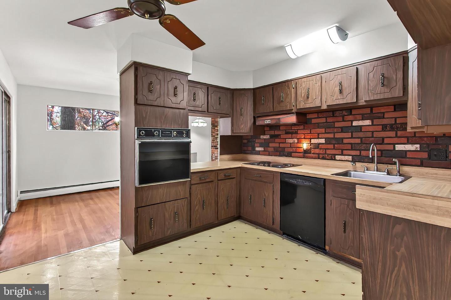 10118 SPRING LAKE TER, FAIRFAX, Virginia 22030, 5 Bedrooms Bedrooms, ,3 BathroomsBathrooms,Residential,For sale,10118 SPRING LAKE TER,VAFC2007504 MLS # VAFC2007504