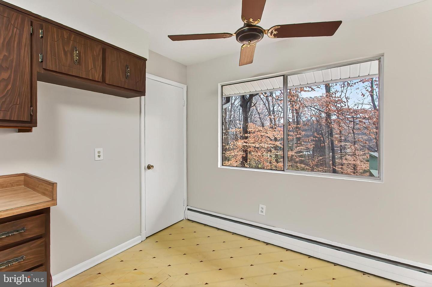 10118 SPRING LAKE TER, FAIRFAX, Virginia 22030, 5 Bedrooms Bedrooms, ,3 BathroomsBathrooms,Residential,For sale,10118 SPRING LAKE TER,VAFC2007504 MLS # VAFC2007504