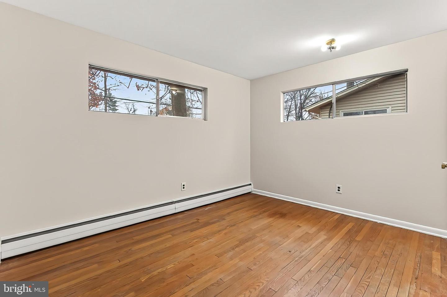 10118 SPRING LAKE TER, FAIRFAX, Virginia 22030, 5 Bedrooms Bedrooms, ,3 BathroomsBathrooms,Residential,For sale,10118 SPRING LAKE TER,VAFC2007504 MLS # VAFC2007504