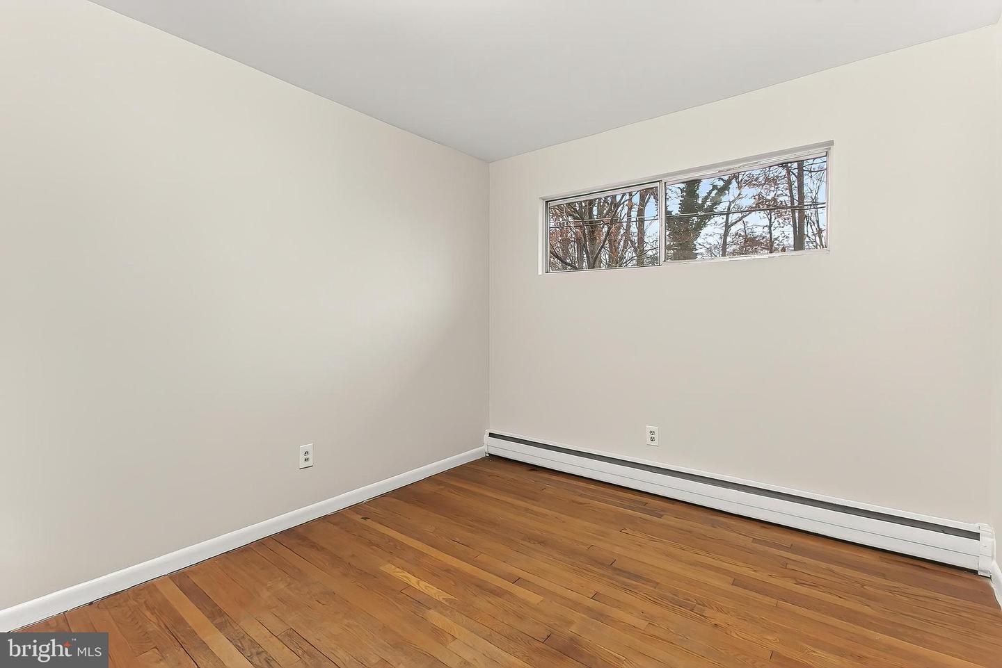 10118 SPRING LAKE TER, FAIRFAX, Virginia 22030, 5 Bedrooms Bedrooms, ,3 BathroomsBathrooms,Residential,For sale,10118 SPRING LAKE TER,VAFC2007504 MLS # VAFC2007504