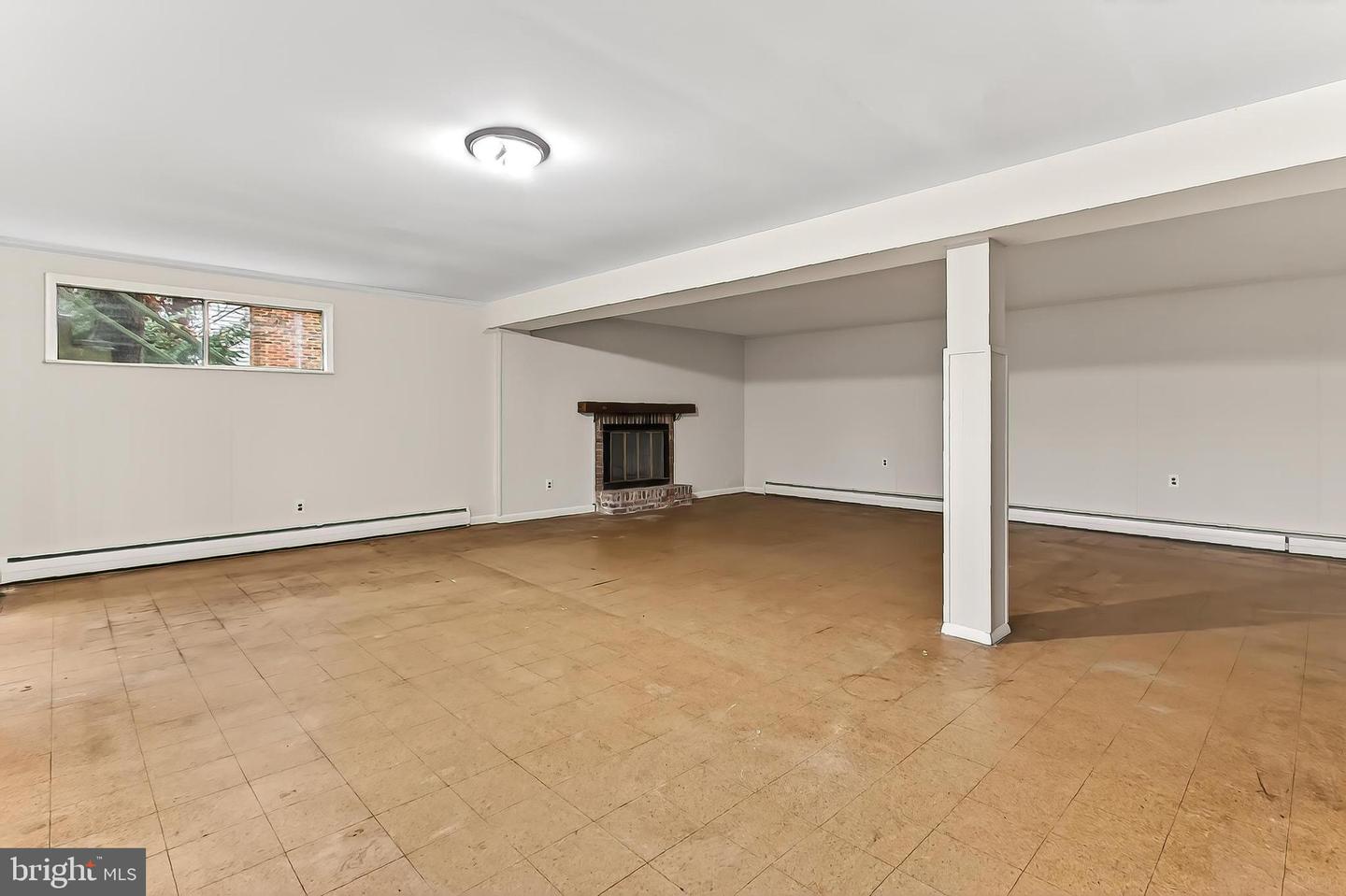 10118 SPRING LAKE TER, FAIRFAX, Virginia 22030, 5 Bedrooms Bedrooms, ,3 BathroomsBathrooms,Residential,For sale,10118 SPRING LAKE TER,VAFC2007504 MLS # VAFC2007504