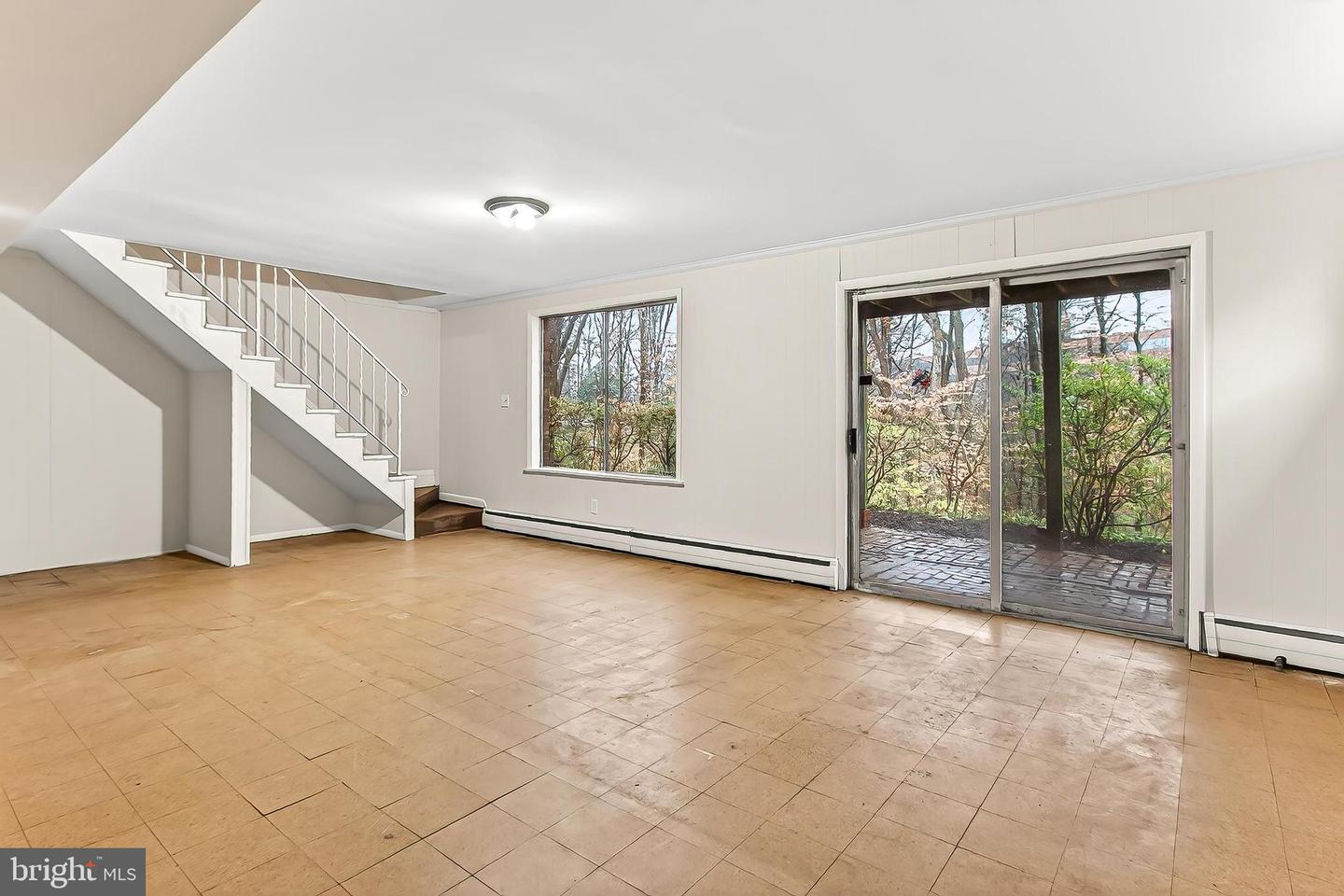 10118 SPRING LAKE TER, FAIRFAX, Virginia 22030, 5 Bedrooms Bedrooms, ,3 BathroomsBathrooms,Residential,For sale,10118 SPRING LAKE TER,VAFC2007504 MLS # VAFC2007504