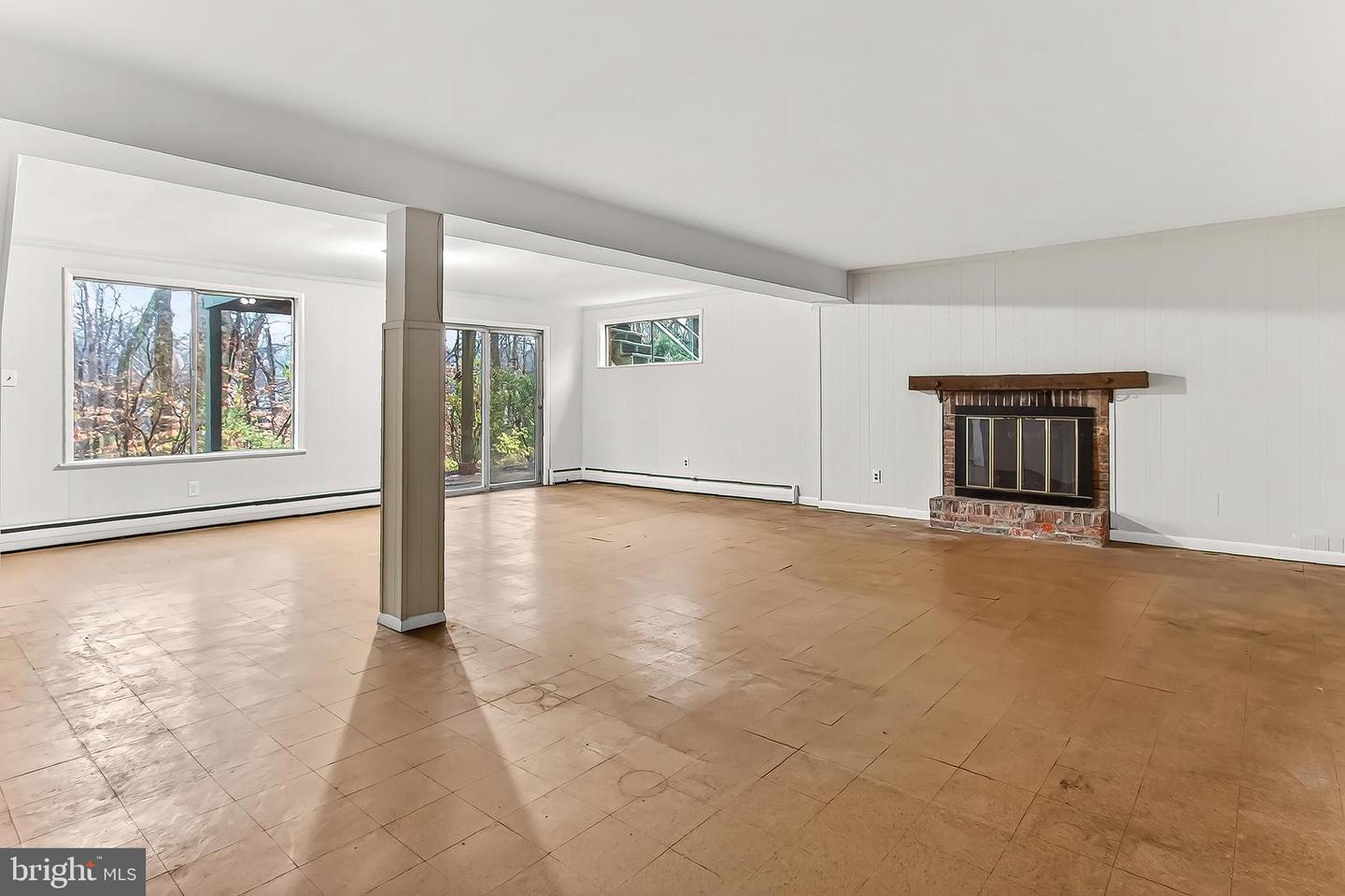 10118 SPRING LAKE TER, FAIRFAX, Virginia 22030, 5 Bedrooms Bedrooms, ,3 BathroomsBathrooms,Residential,For sale,10118 SPRING LAKE TER,VAFC2007504 MLS # VAFC2007504