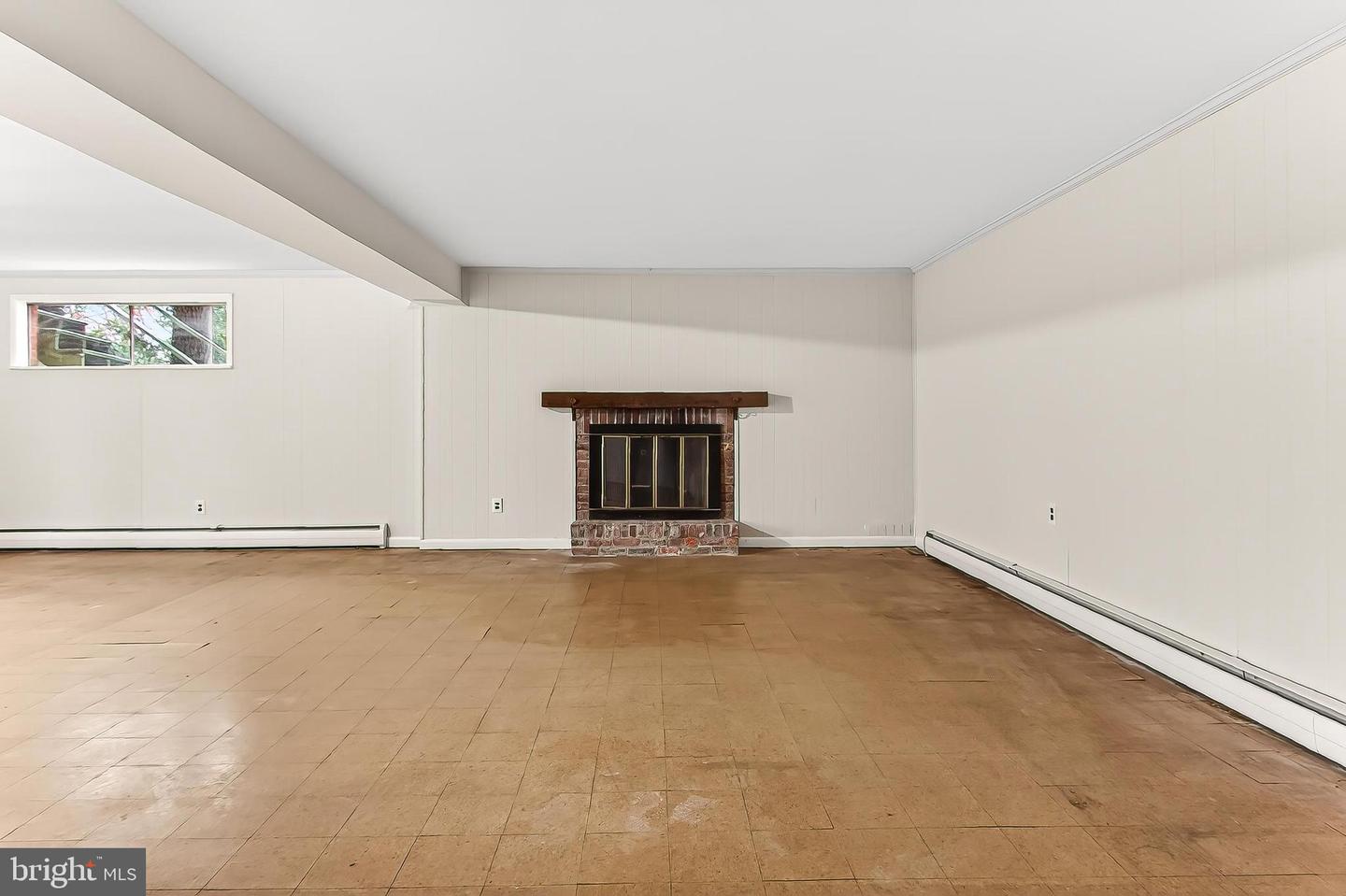 10118 SPRING LAKE TER, FAIRFAX, Virginia 22030, 5 Bedrooms Bedrooms, ,3 BathroomsBathrooms,Residential,For sale,10118 SPRING LAKE TER,VAFC2007504 MLS # VAFC2007504