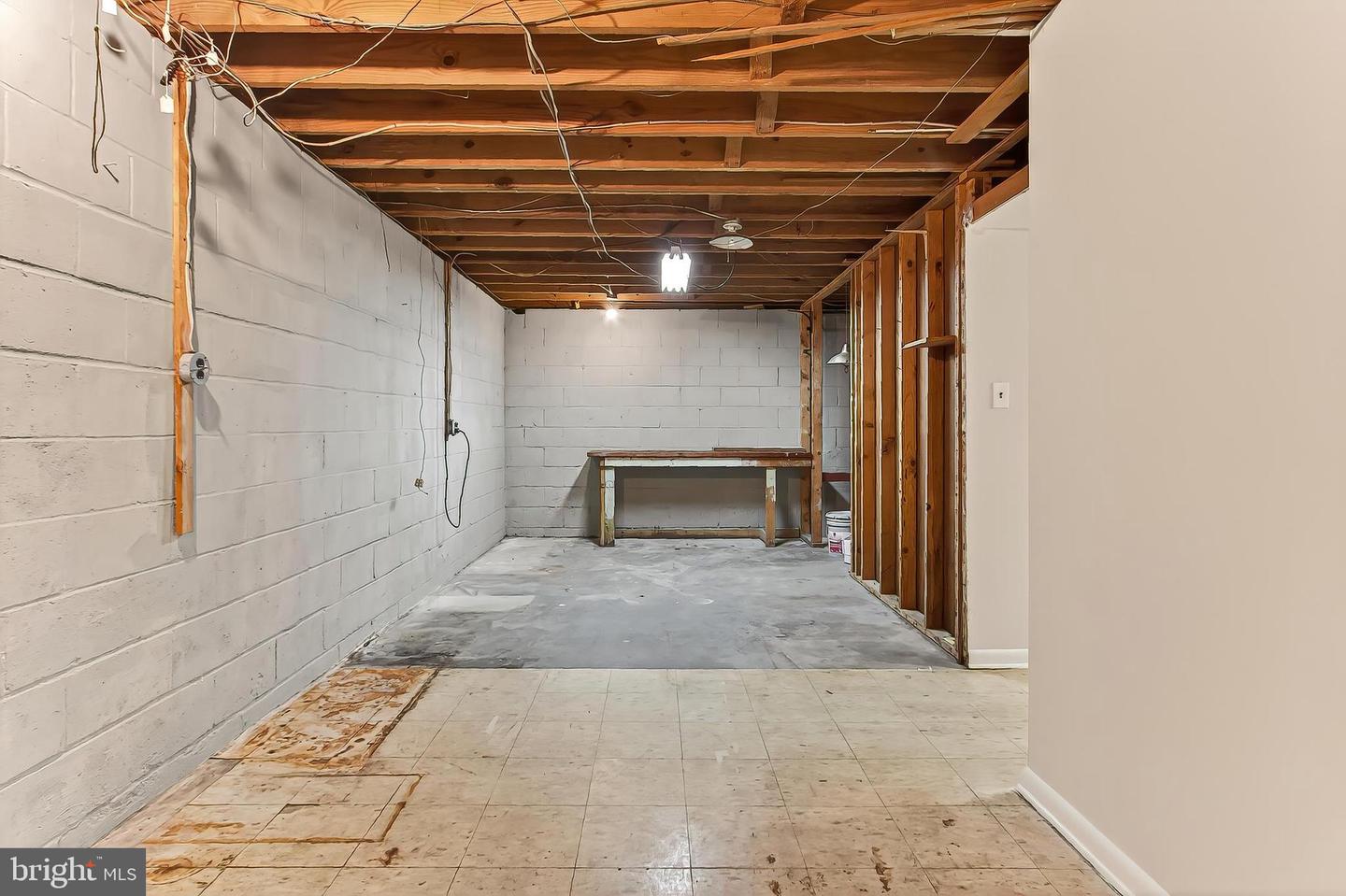 10118 SPRING LAKE TER, FAIRFAX, Virginia 22030, 5 Bedrooms Bedrooms, ,3 BathroomsBathrooms,Residential,For sale,10118 SPRING LAKE TER,VAFC2007504 MLS # VAFC2007504