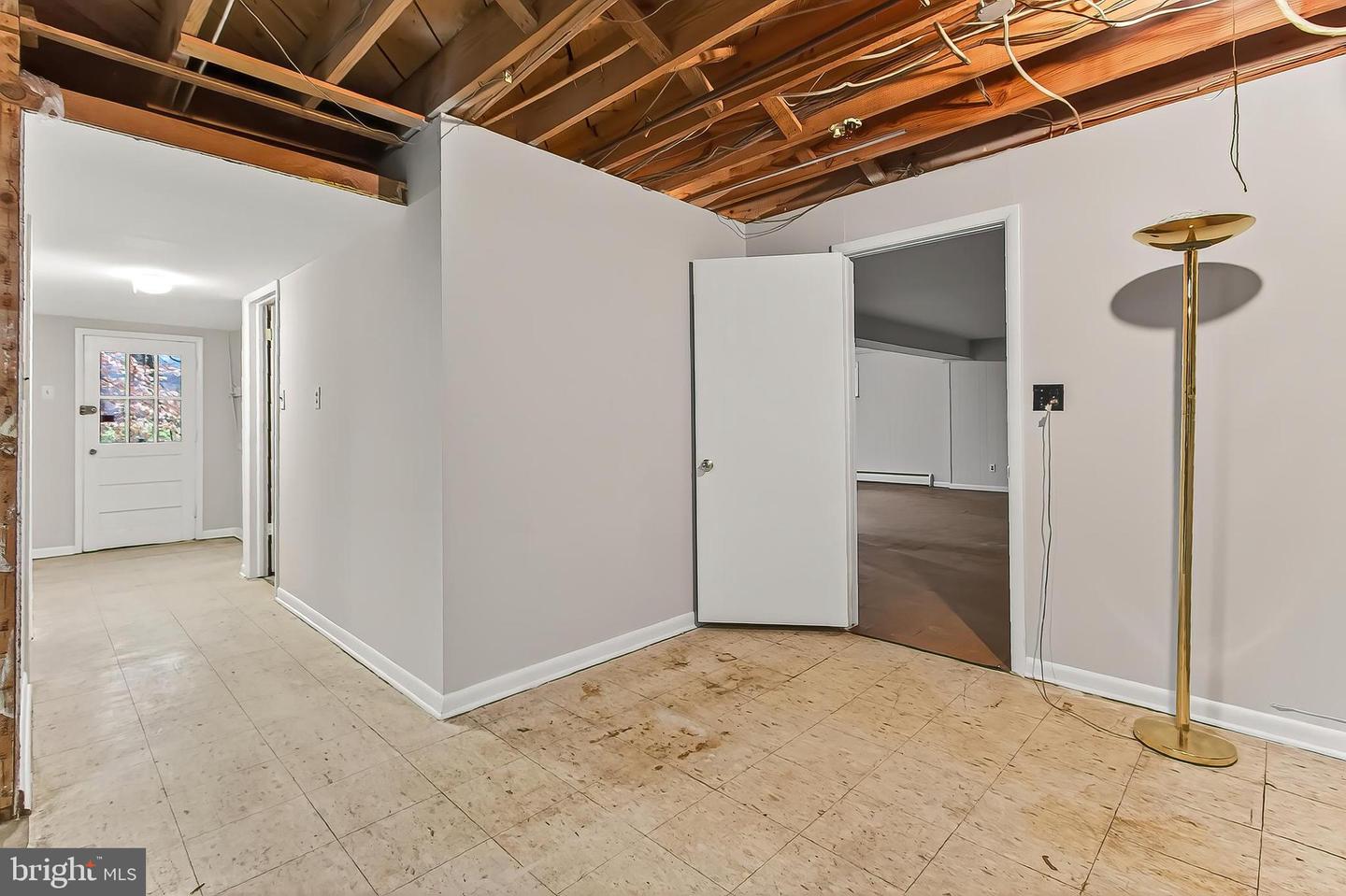 10118 SPRING LAKE TER, FAIRFAX, Virginia 22030, 5 Bedrooms Bedrooms, ,3 BathroomsBathrooms,Residential,For sale,10118 SPRING LAKE TER,VAFC2007504 MLS # VAFC2007504