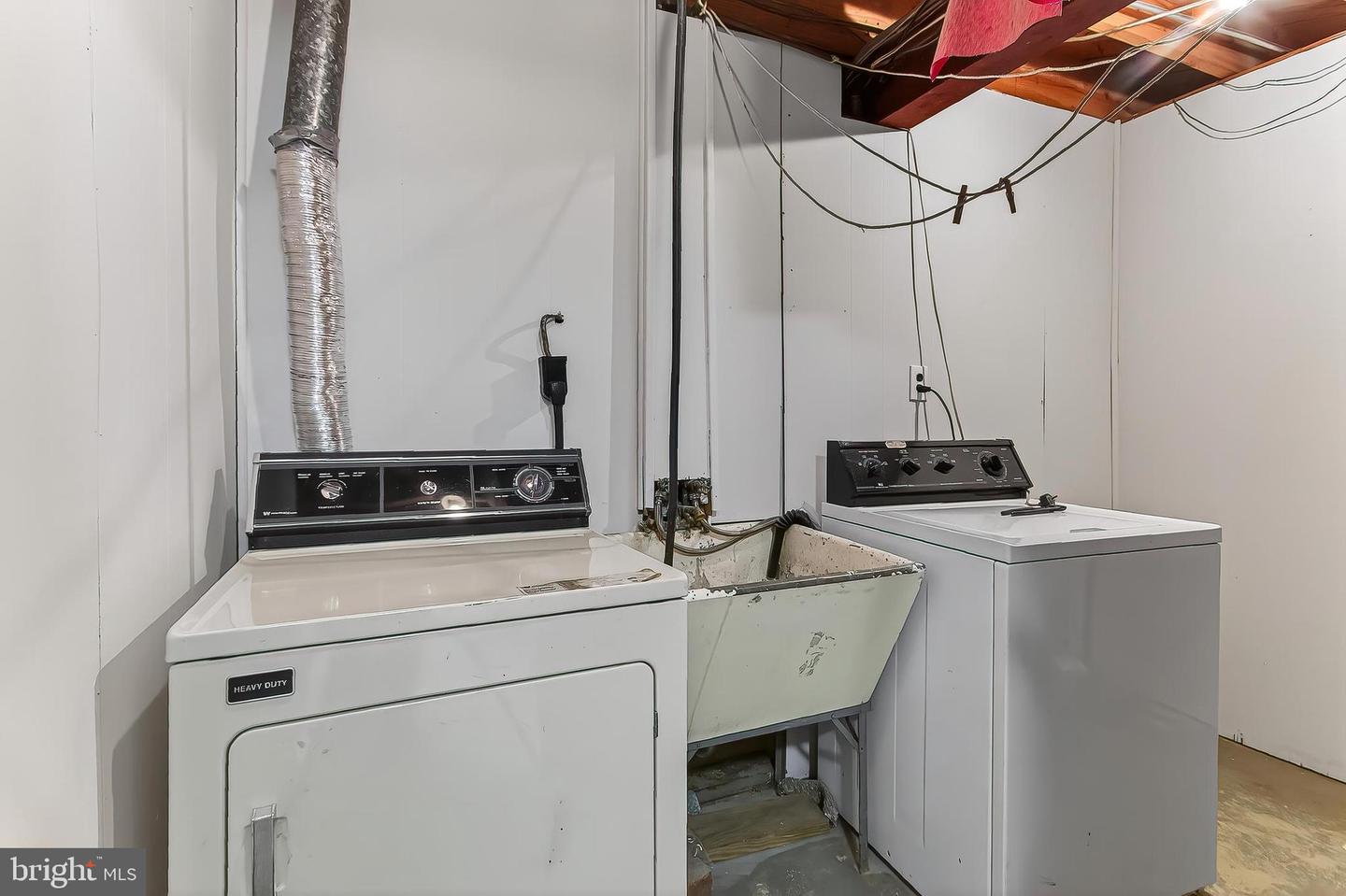 10118 SPRING LAKE TER, FAIRFAX, Virginia 22030, 5 Bedrooms Bedrooms, ,3 BathroomsBathrooms,Residential,For sale,10118 SPRING LAKE TER,VAFC2007504 MLS # VAFC2007504