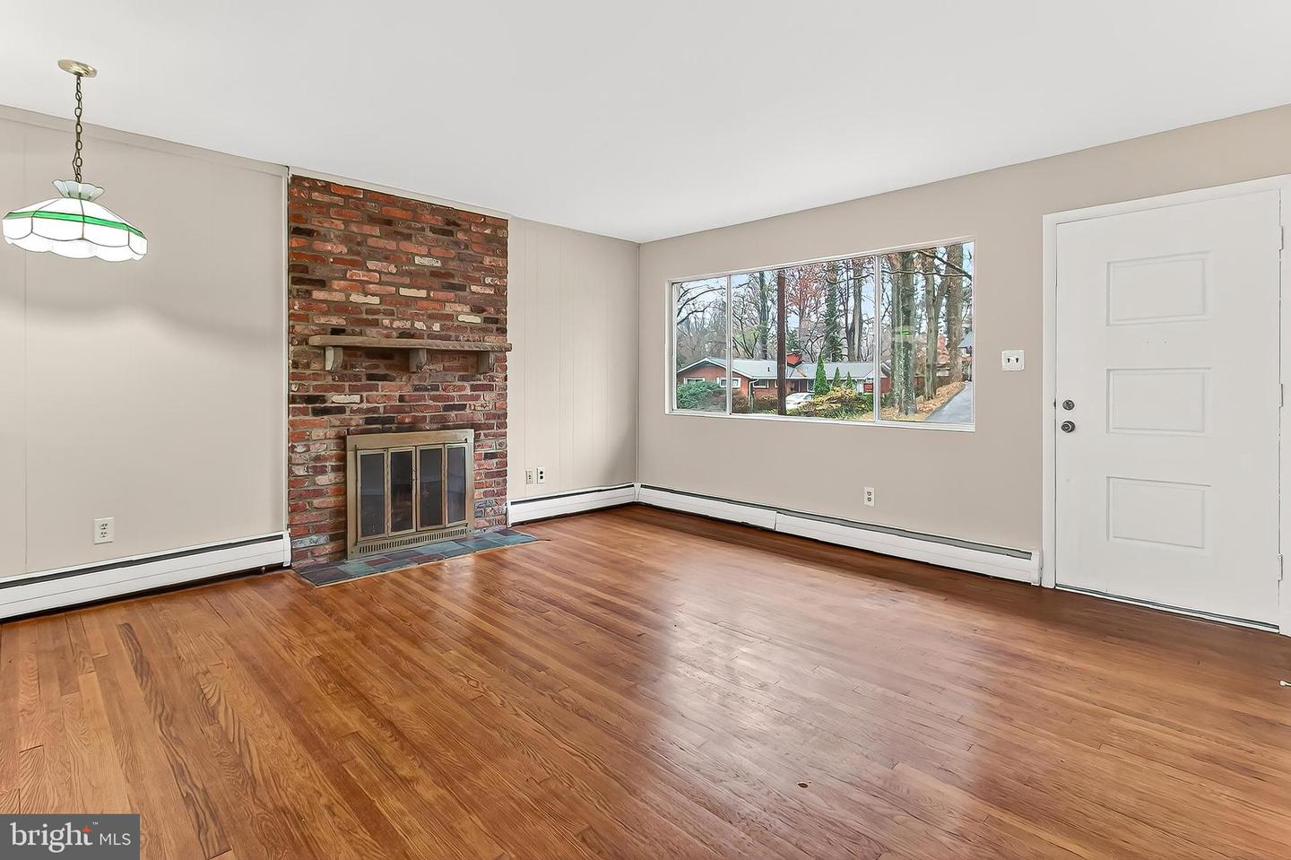 10118 SPRING LAKE TER, FAIRFAX, Virginia 22030, 5 Bedrooms Bedrooms, ,3 BathroomsBathrooms,Residential,For sale,10118 SPRING LAKE TER,VAFC2007504 MLS # VAFC2007504