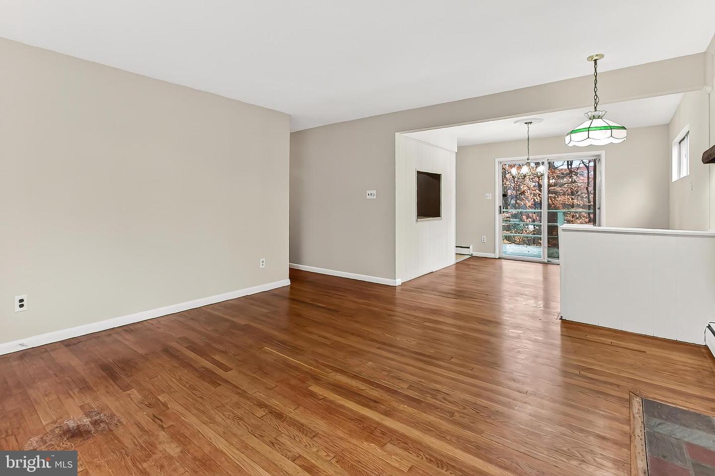 10118 SPRING LAKE TER, FAIRFAX, Virginia 22030, 5 Bedrooms Bedrooms, ,3 BathroomsBathrooms,Residential,For sale,10118 SPRING LAKE TER,VAFC2007504 MLS # VAFC2007504